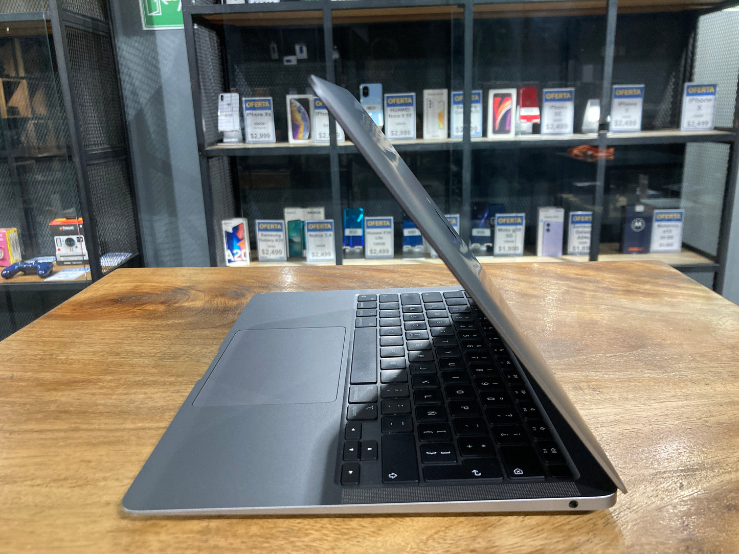 MacBook Air 13" M1 2020 (Producto Único)