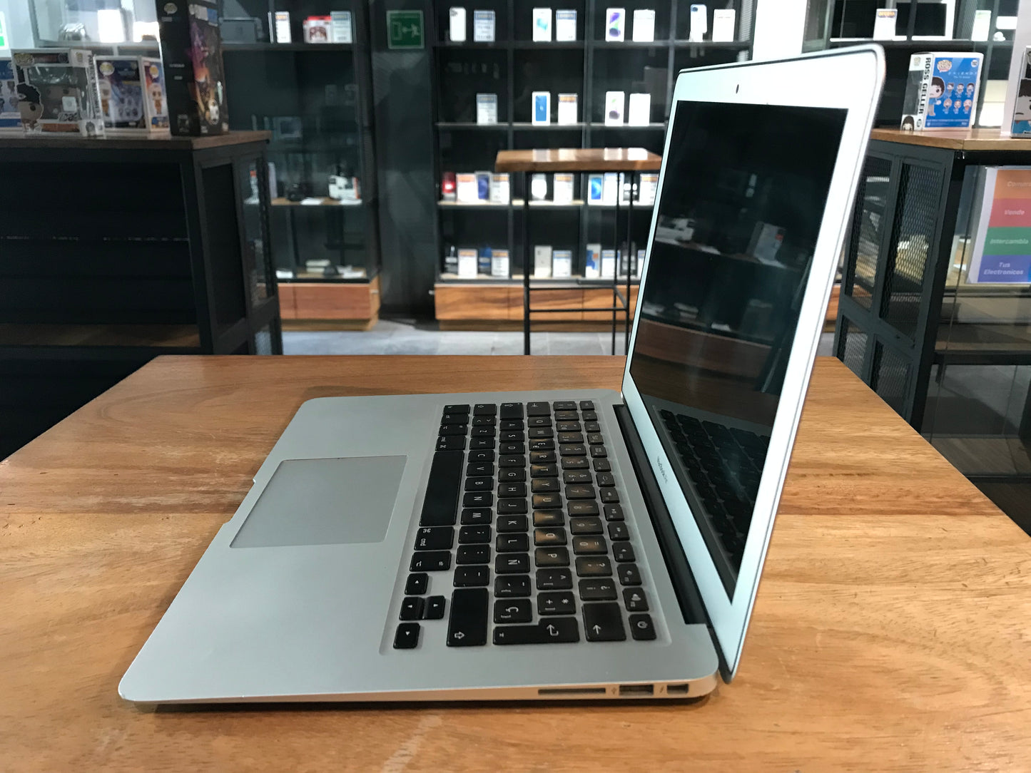 MacBook Air 2013 13" 8GB RAM/128GB SDD (Producto Unico)