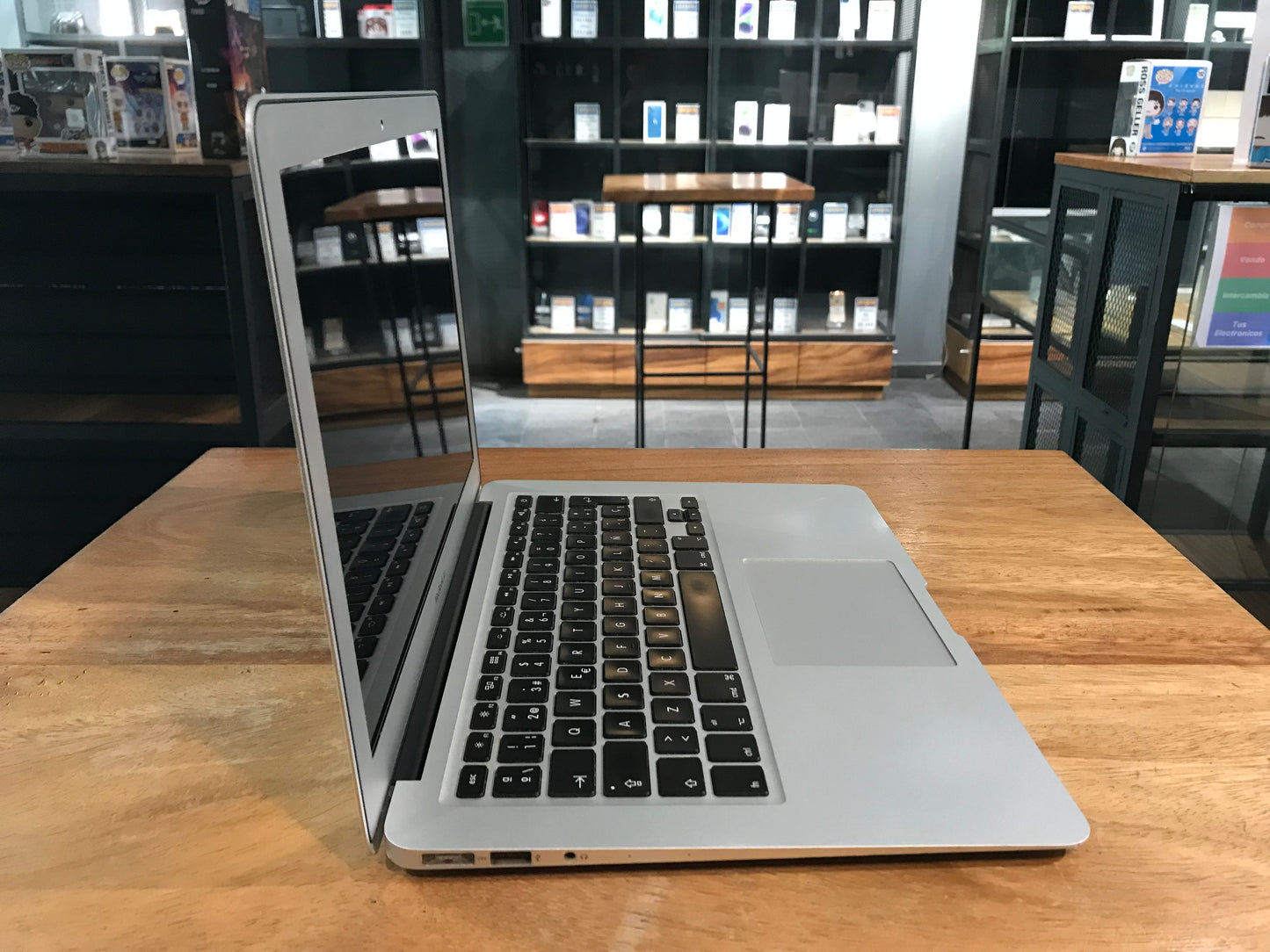 MacBook Air 2013 13" 8GB RAM/128GB SDD (Producto Unico)