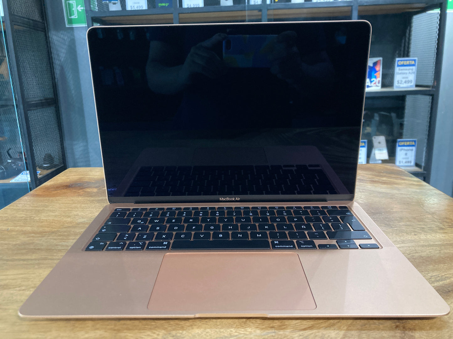 MacBook Air 13" M1 2020 (Producto Único)