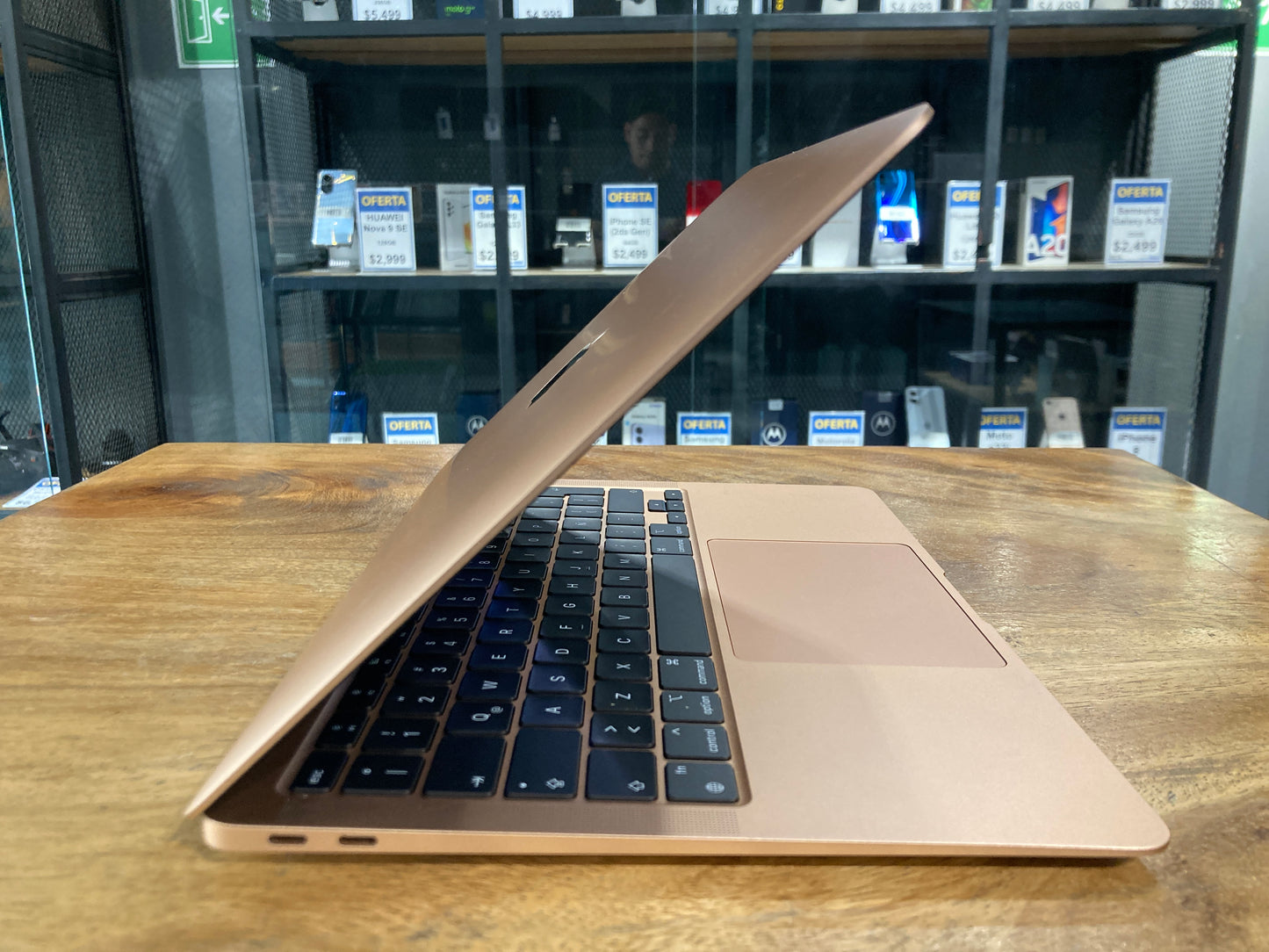 MacBook Air 13" M1 2020 (Producto Único)