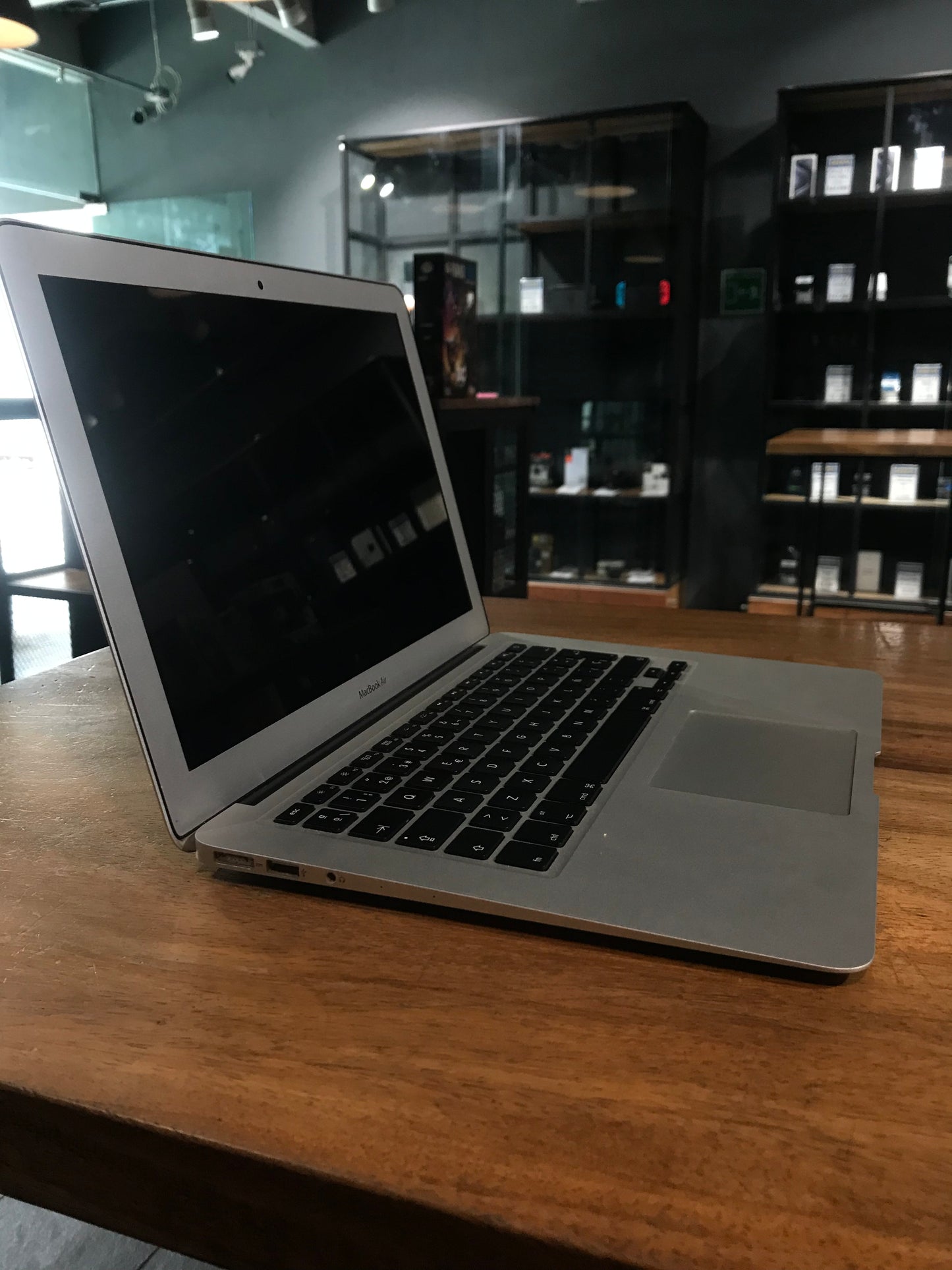 MacBook Air 2017 13" Corei5 8GB RAM/128GB SSD (Producto Unico)