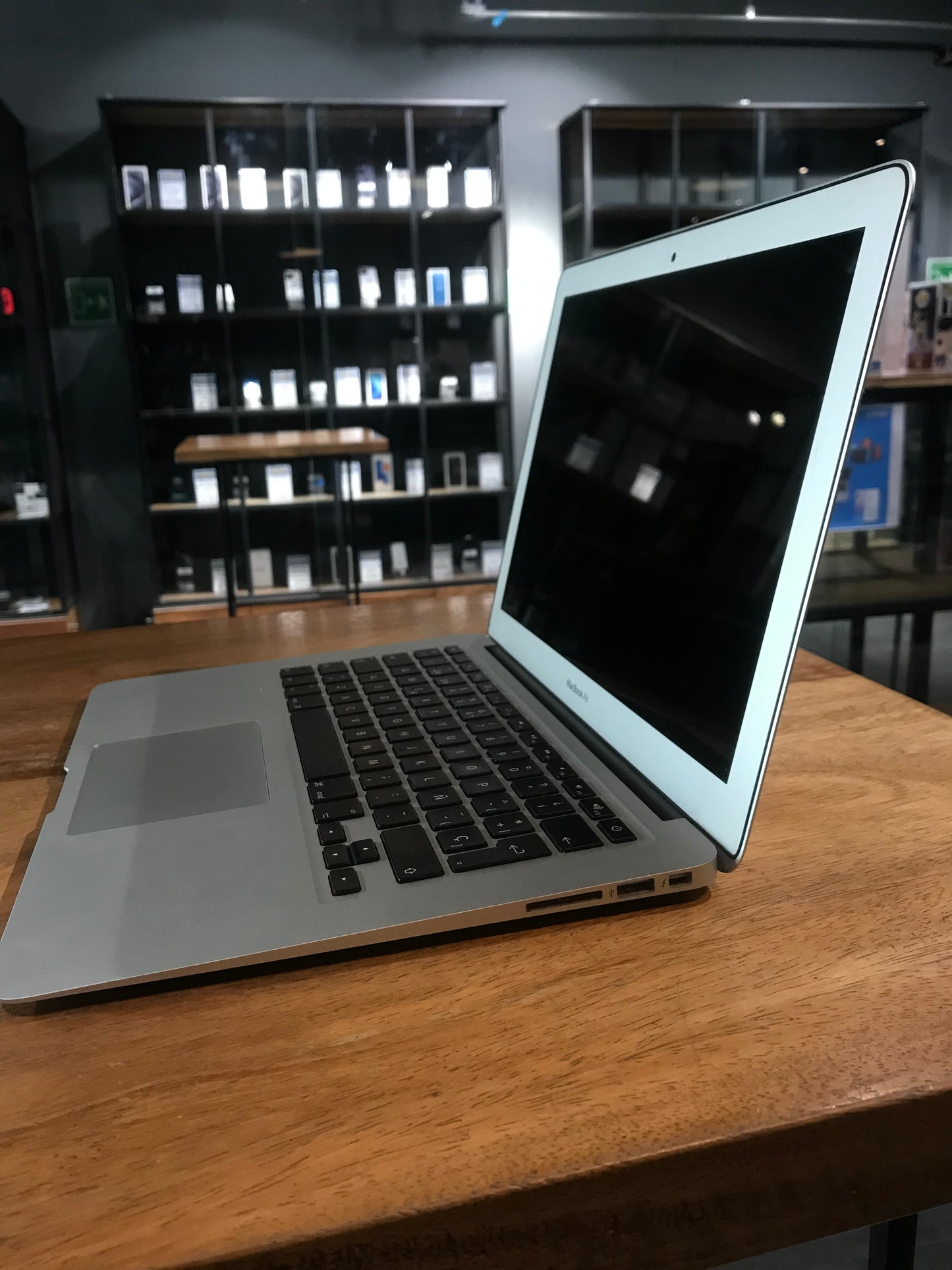 MacBook Air 2017 13" Corei5 8GB RAM/128GB SSD (Producto Unico)