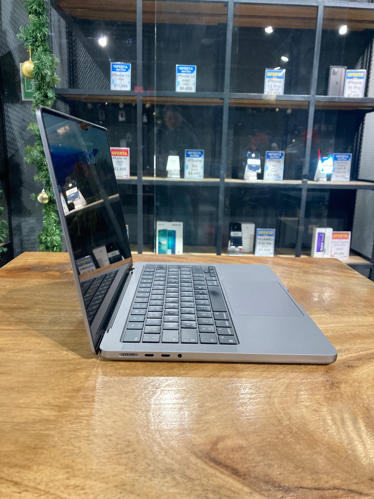MacBook Pro 14" 2023 M2 Pro (Producto Unico)