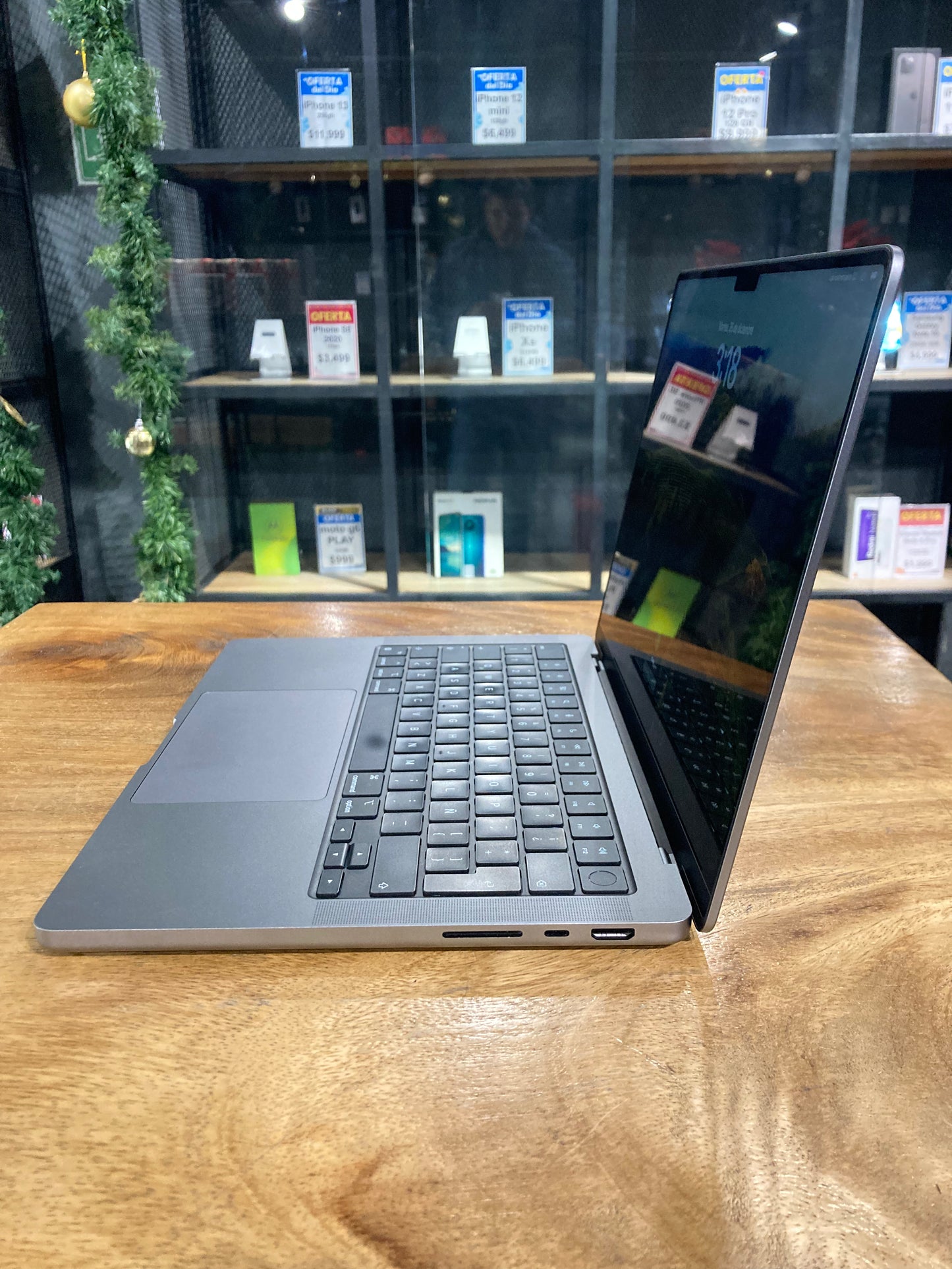 MacBook Pro 14" 2023 M2 Pro (Producto Unico)