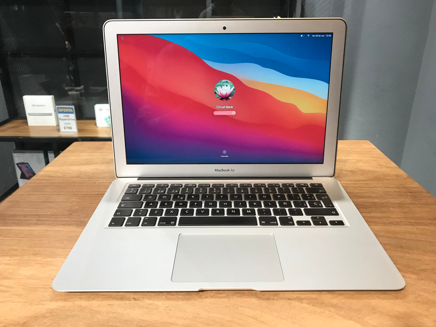 MacBook Air 13" 2014 Corei5 4GB RAM/128GB SSD (Producto Unico)