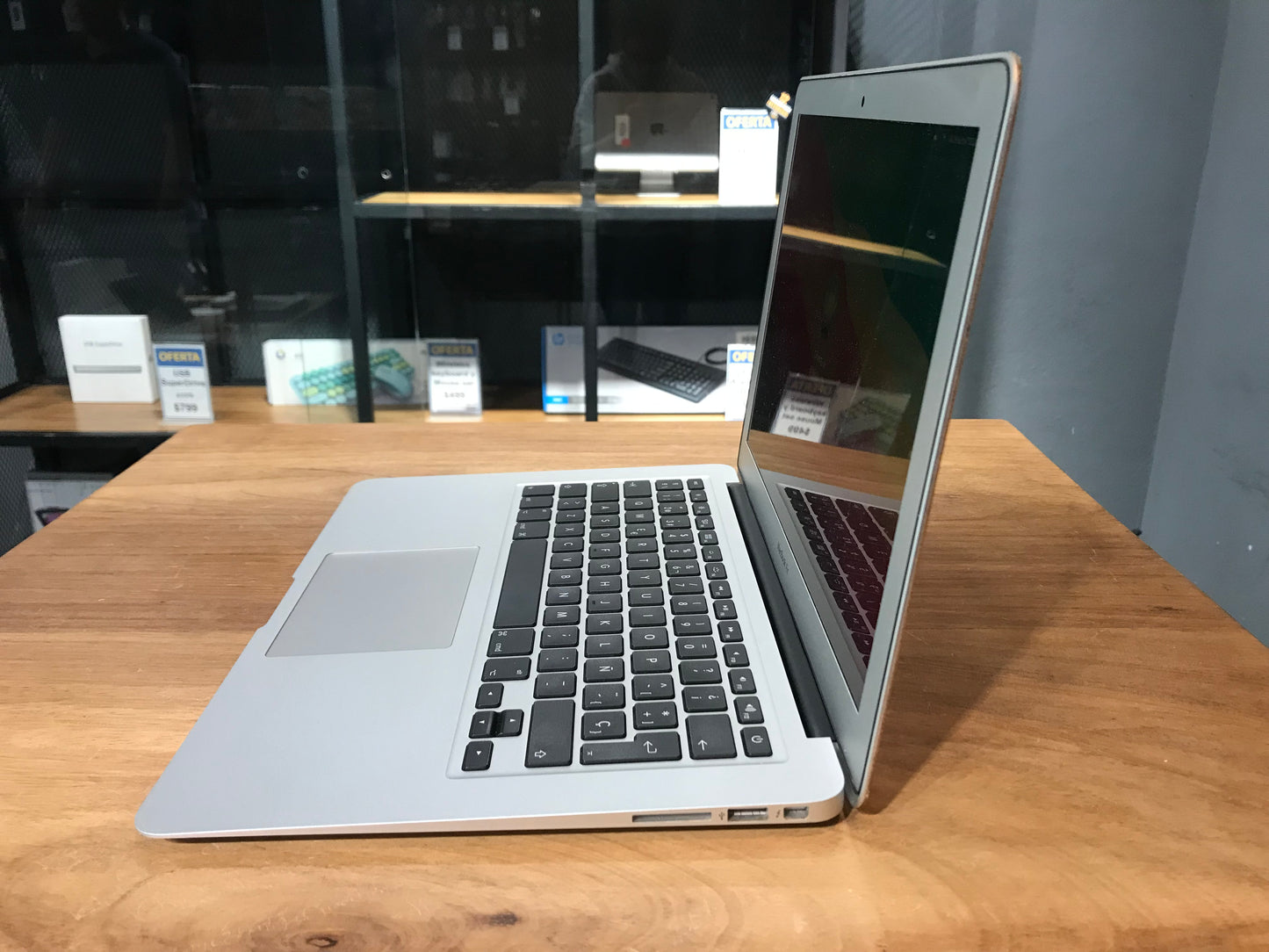 MacBook Air 13" 2014 Corei5 4GB RAM/128GB SSD (Producto Unico)