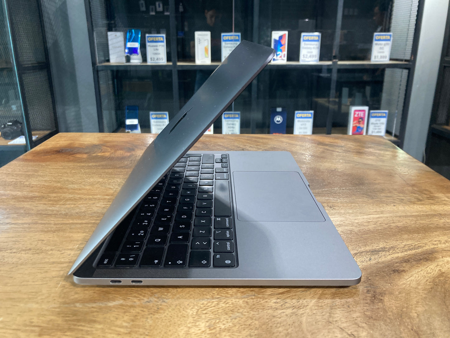 MacBook Pro 13" 2020 M1 (Producto Unico)