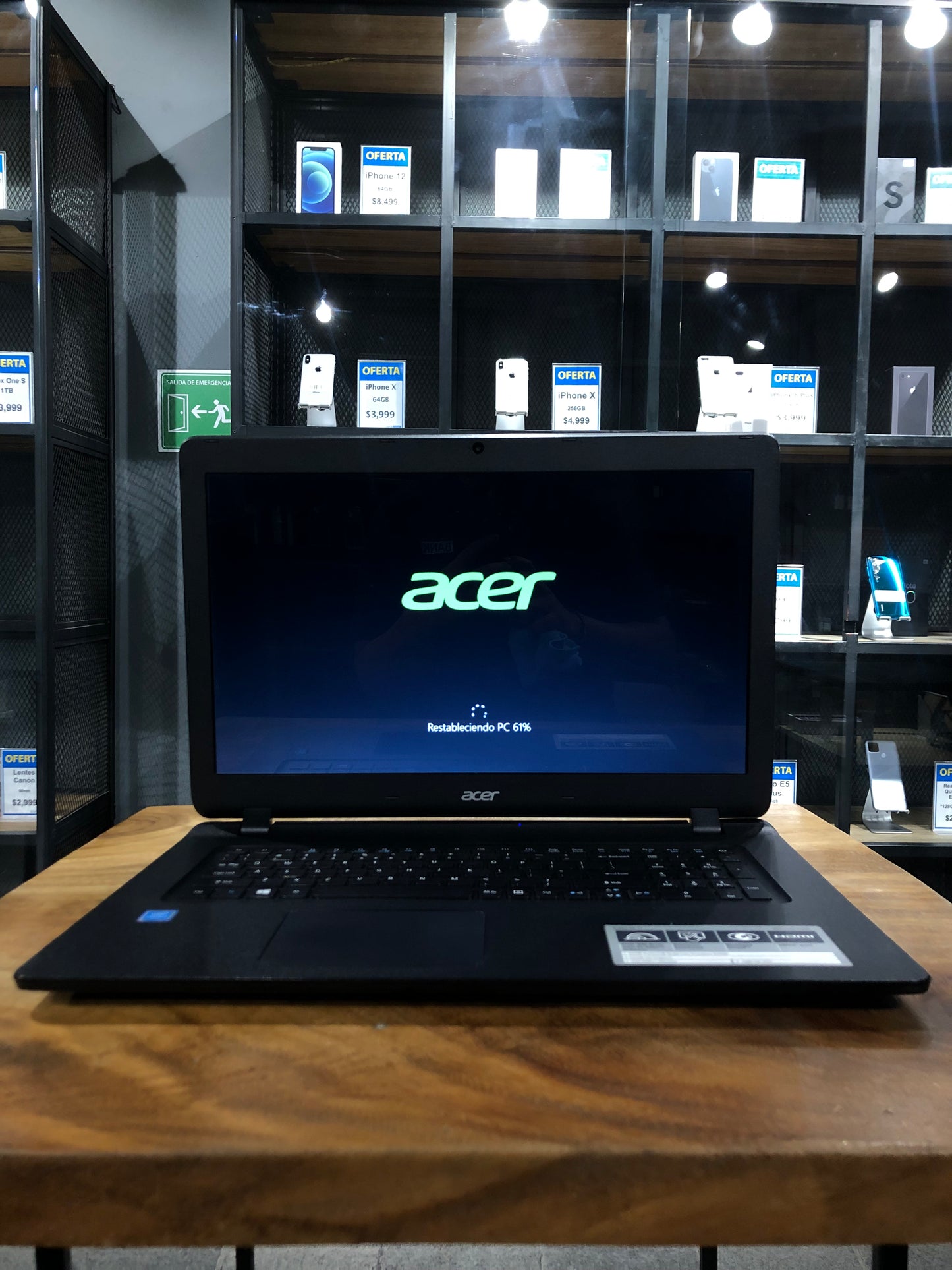 Laptop Acer N15C3 (Producto único)
