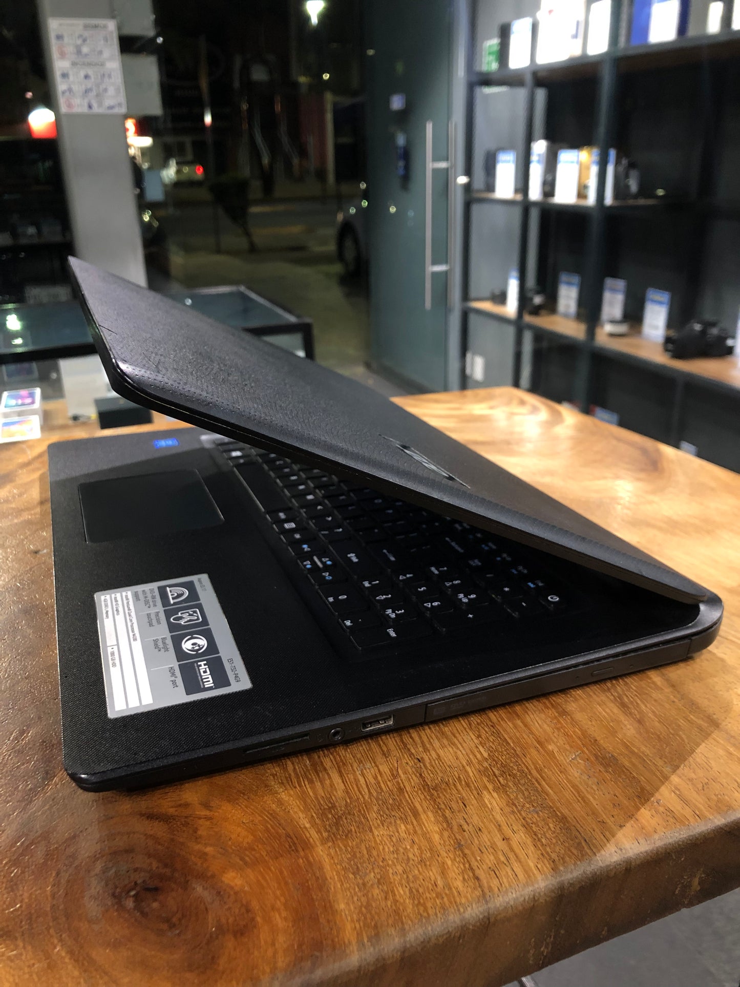 Laptop Acer N15C3 (Producto único)