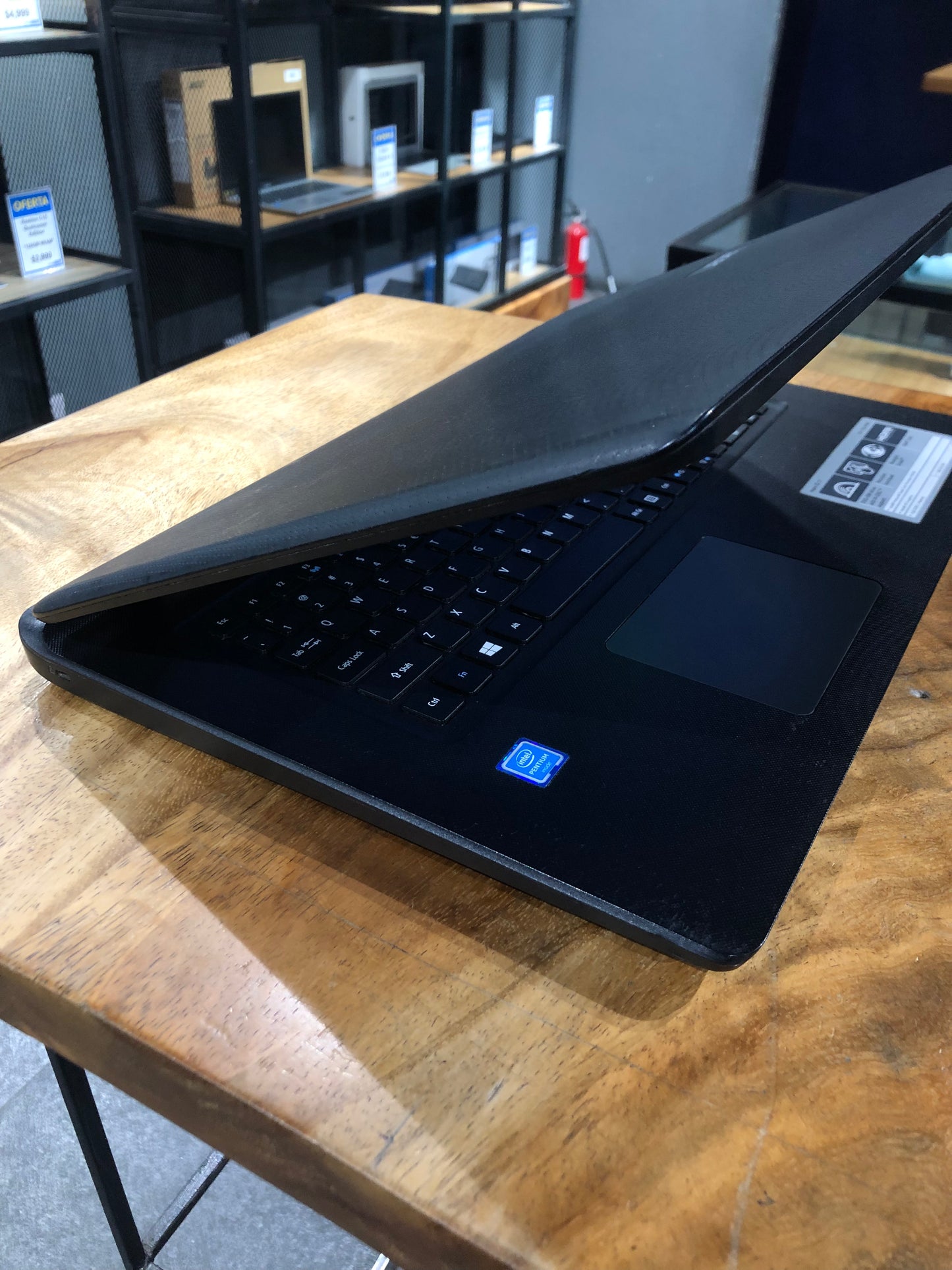 Laptop Acer N15C3 (Producto único)