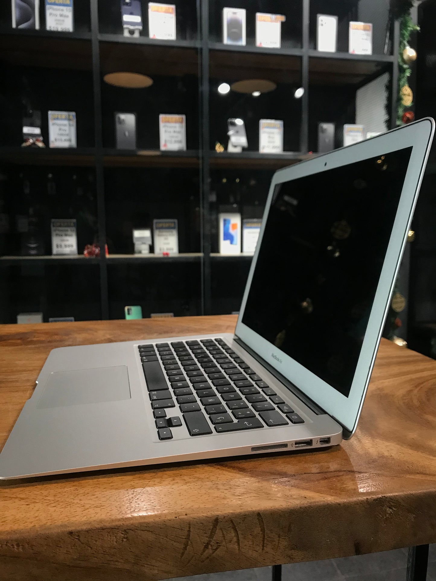MacBook Air 2014 13" Corei5 128GB SSD/4GB RAM (Producto Unico)