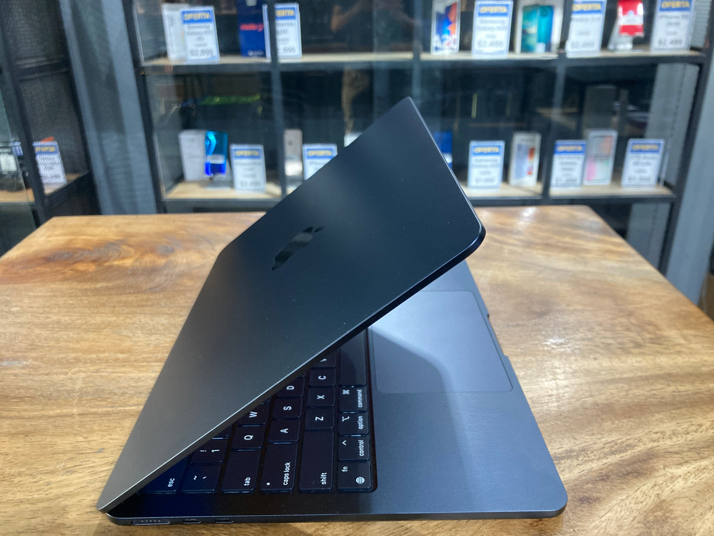 MacBook Air 13" 2022 M2 (Producto Único)
