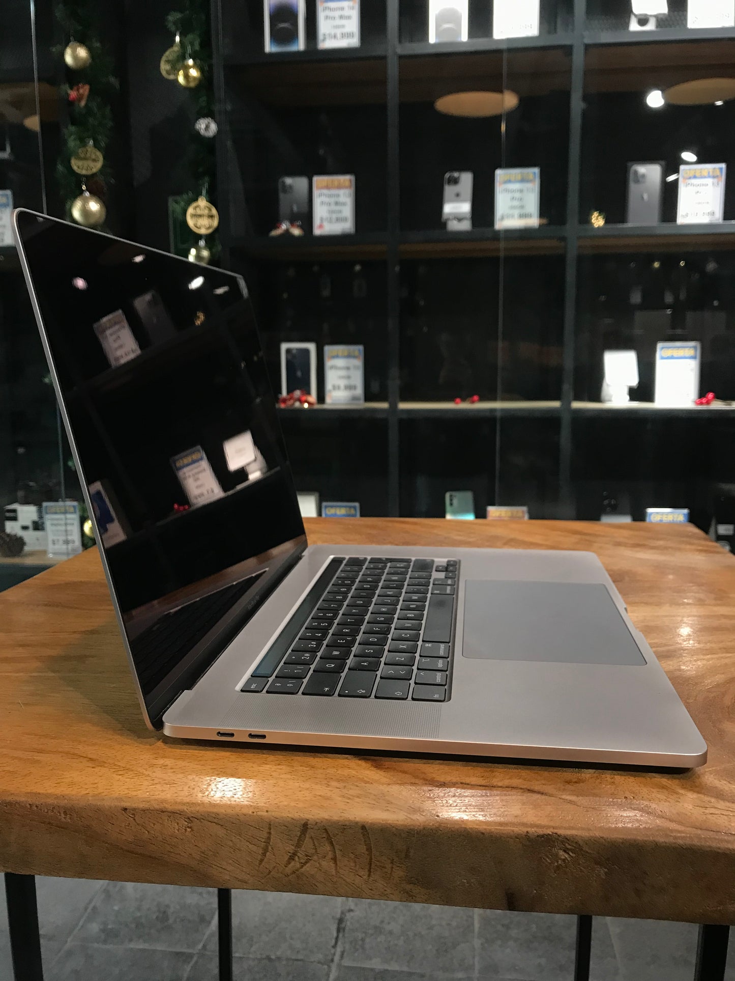 MacBook Pro 2019 16" Corei9 64GB RAM/2 TB SSD / AMD Radeon Pro 5500M con 4GB GDDR6 (Producto Unico)