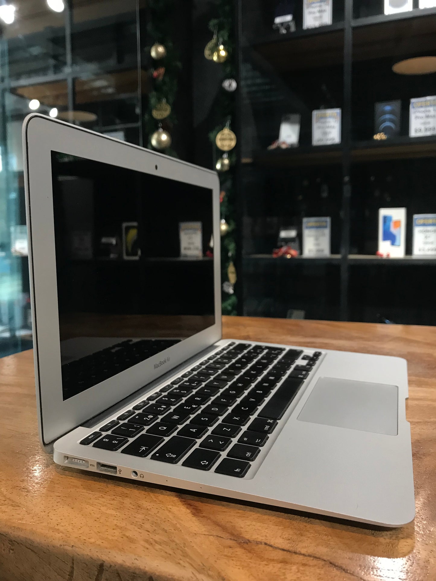 MacBook Air 2015 11" Corei5 4GB RAM/128GB SSD (Producto Unico)