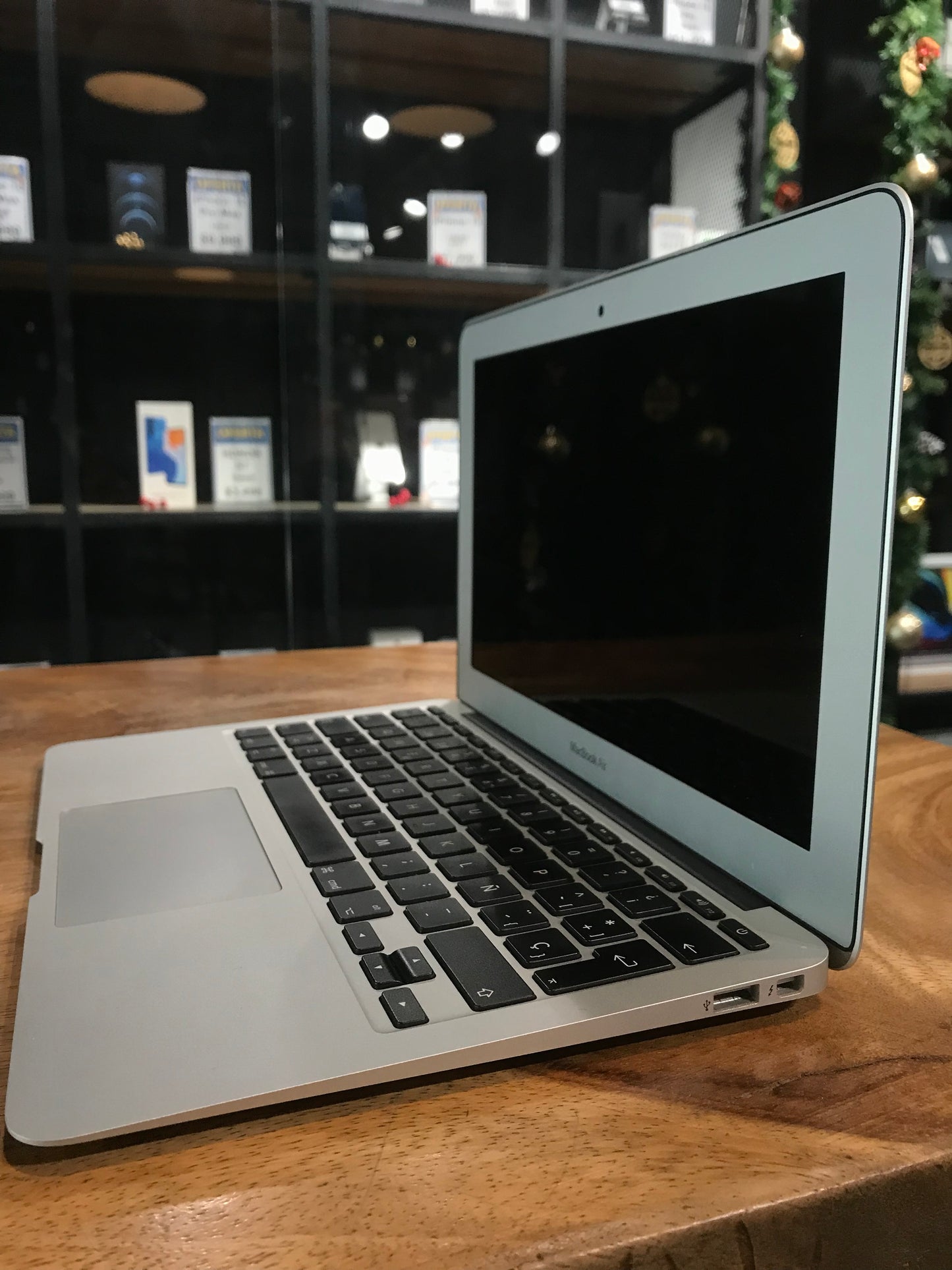 MacBook Air 2015 11" Corei5 4GB RAM/128GB SSD (Producto Unico)