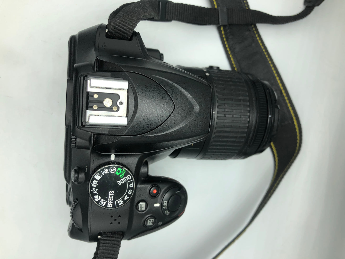 Cámara Nikon D3400 (Producto único)