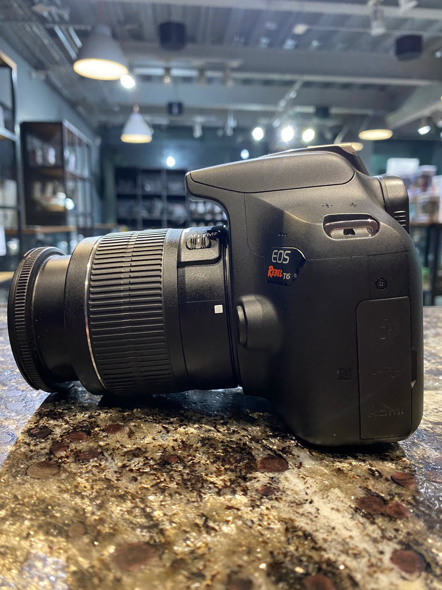 Canon EOS Rebel T6 + 18-55mm (Producto Unico)