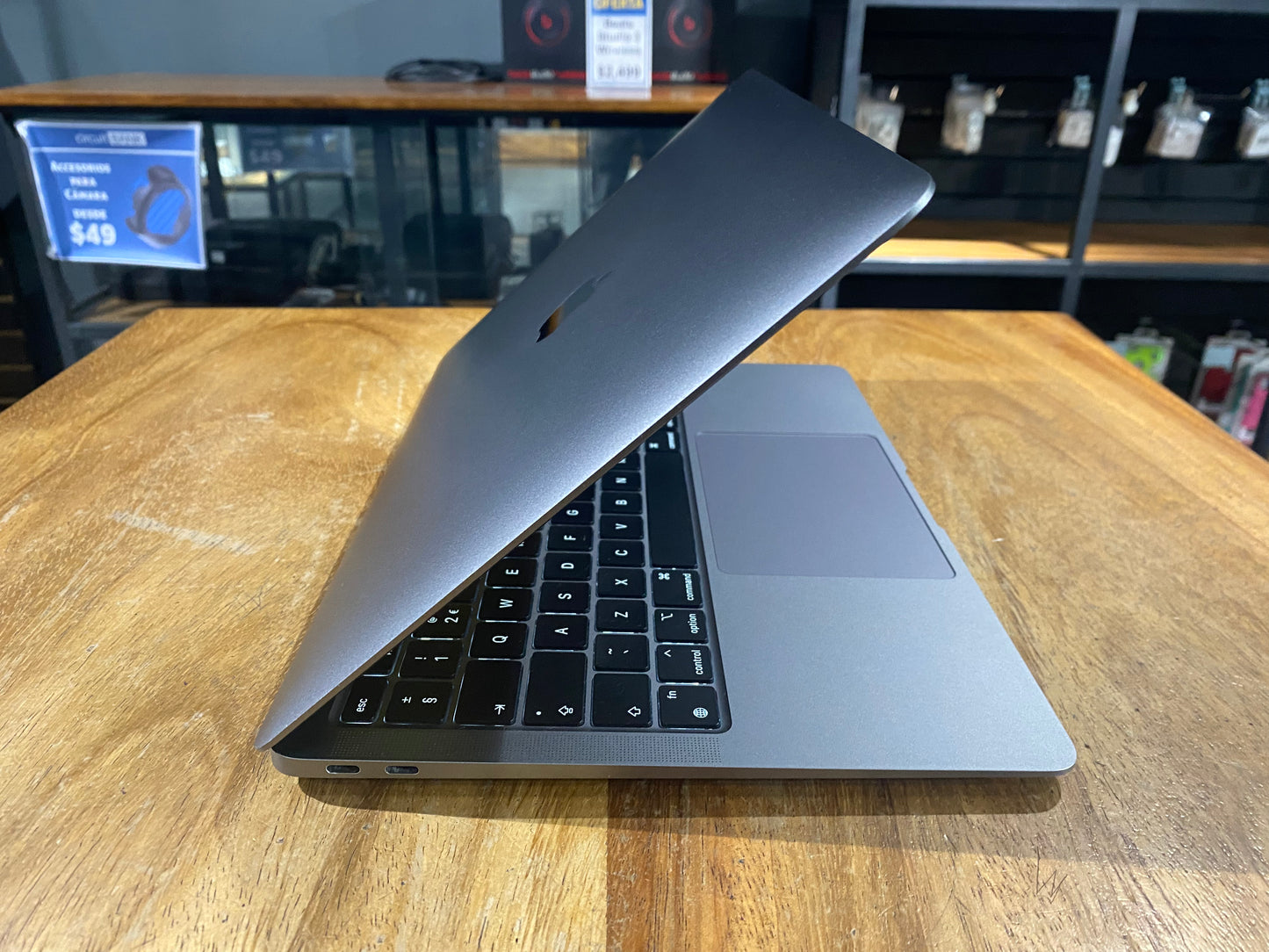 MacBook Air M1 2020 (Producto Único)