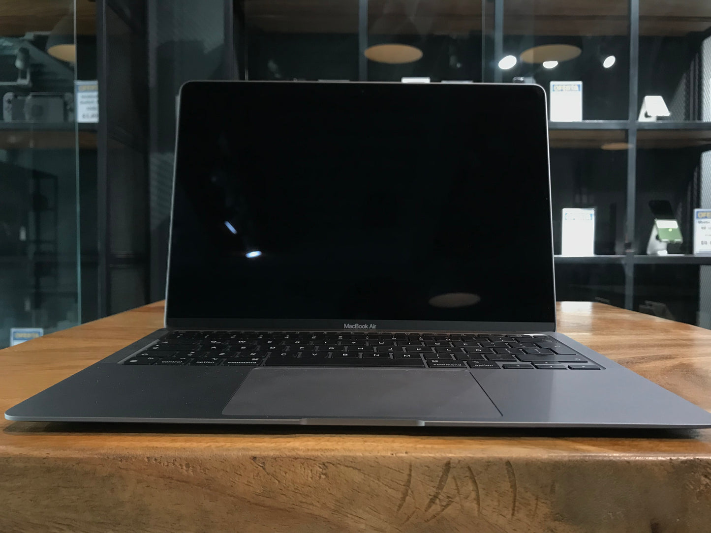 MacBook Air 13" 2020 M1 8GB RAM/256GB SSD Condición C *Batería* (Producto Unico)