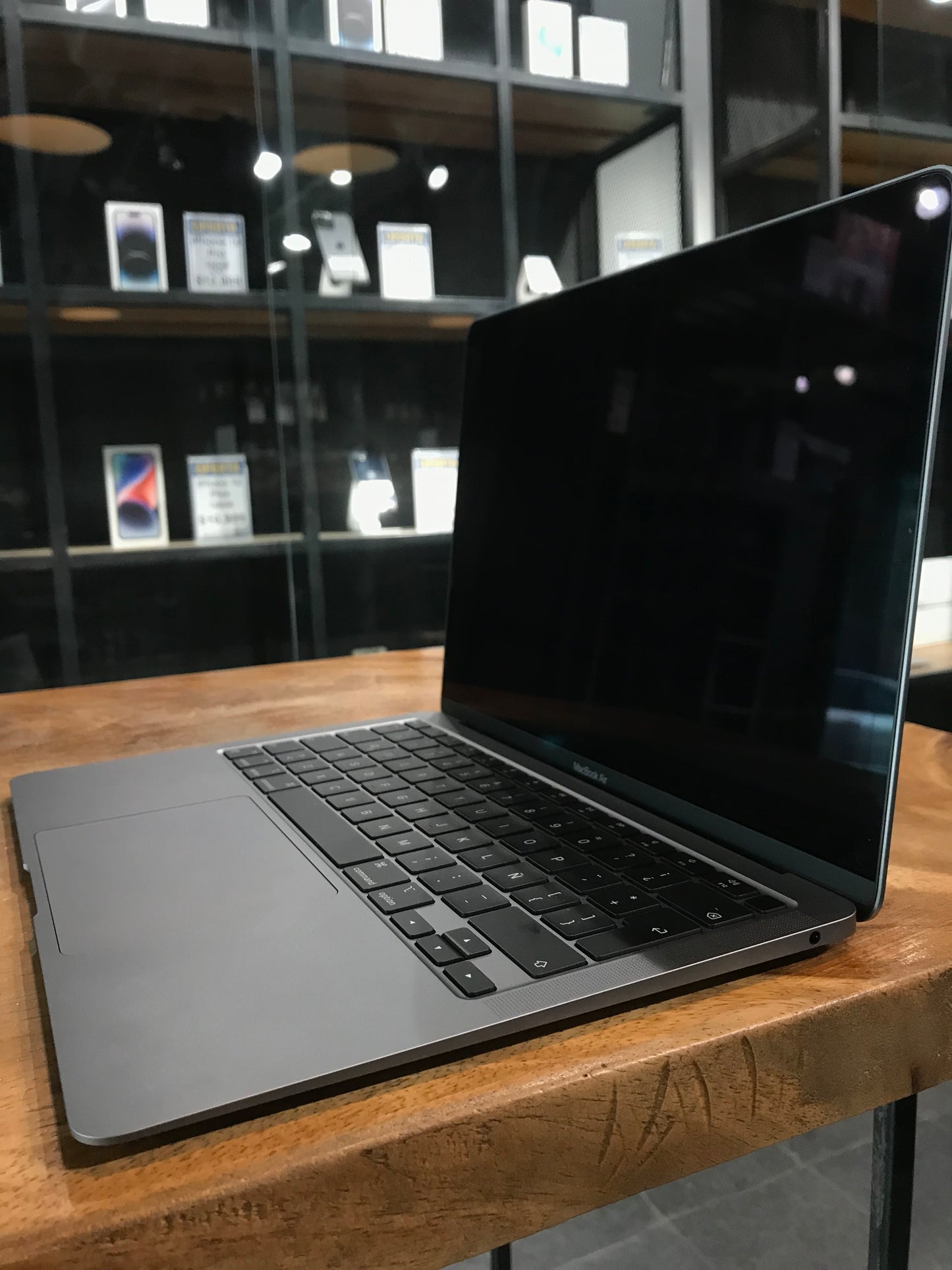 MacBook Air 13" 2020 M1 8GB RAM/256GB SSD Condición C *Batería* (Producto Unico)