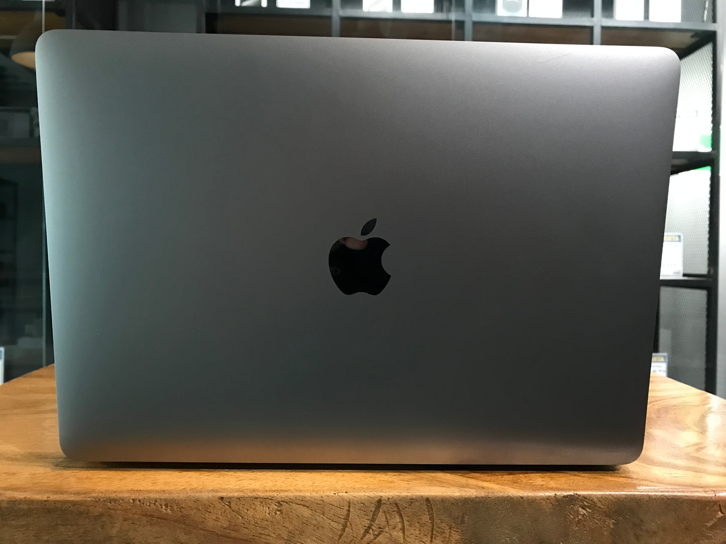 MacBook Air 13" 2020 M1 8GB RAM/256GB SSD Condición C *Batería* (Producto Unico)
