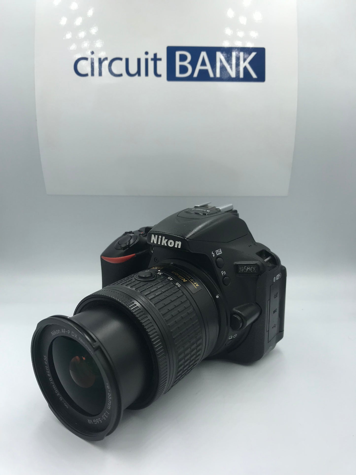 Cámara Nikon D5600 + Lente Nikkor DX AF-P 18-55mm (Producto Unico)