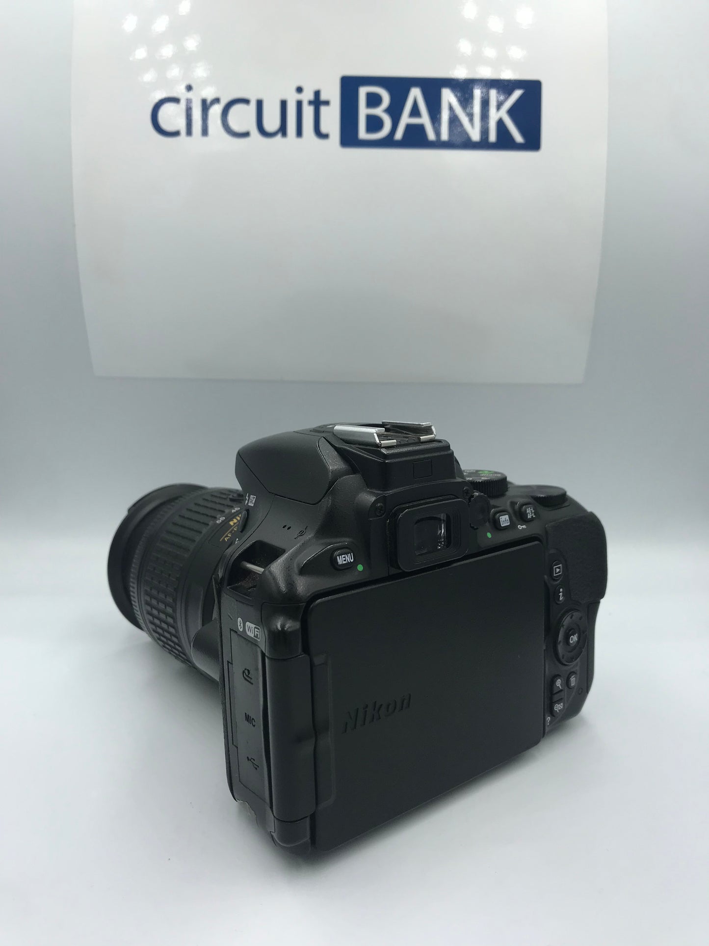 Cámara Nikon D5600 + Lente Nikkor DX AF-P 18-55mm (Producto Unico)