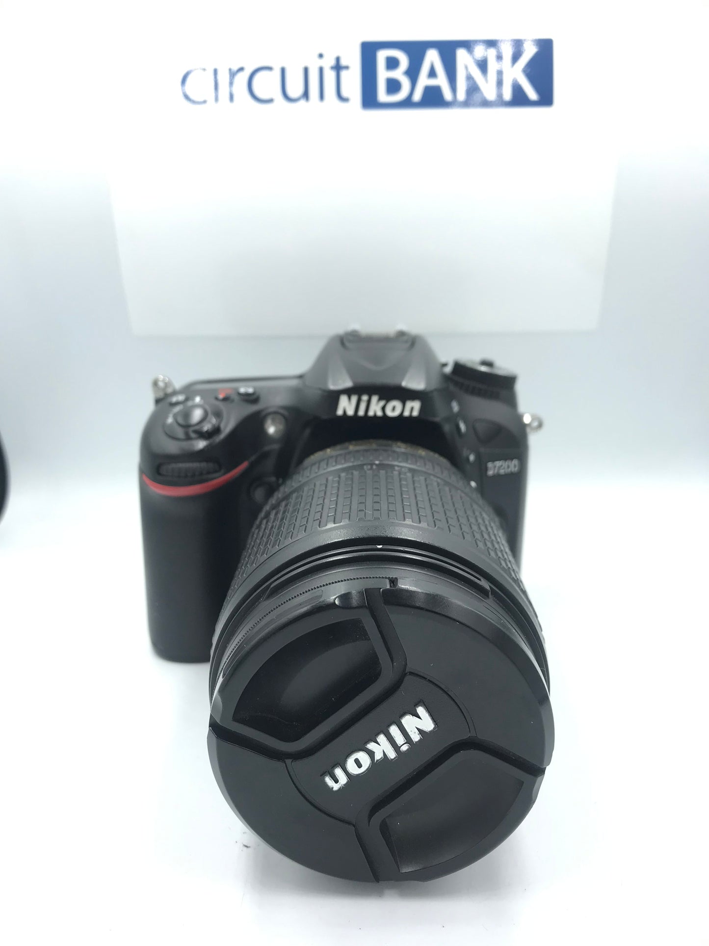 Cámara Nikon D7200 + Lente Nikon DX AF-S 18-140mm (Producto Unico)