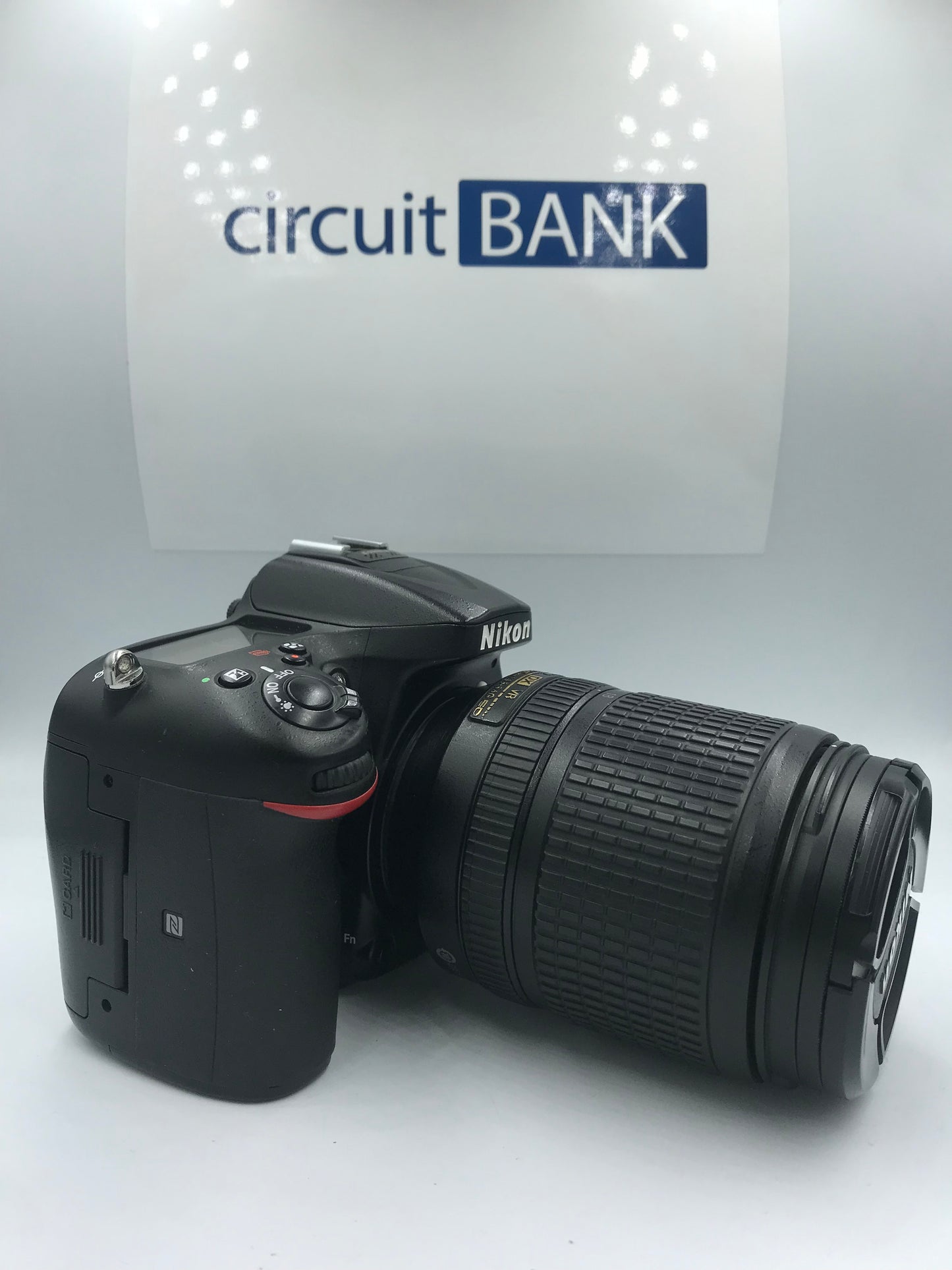 Cámara Nikon D7200 + Lente Nikon DX AF-S 18-140mm (Producto Unico)