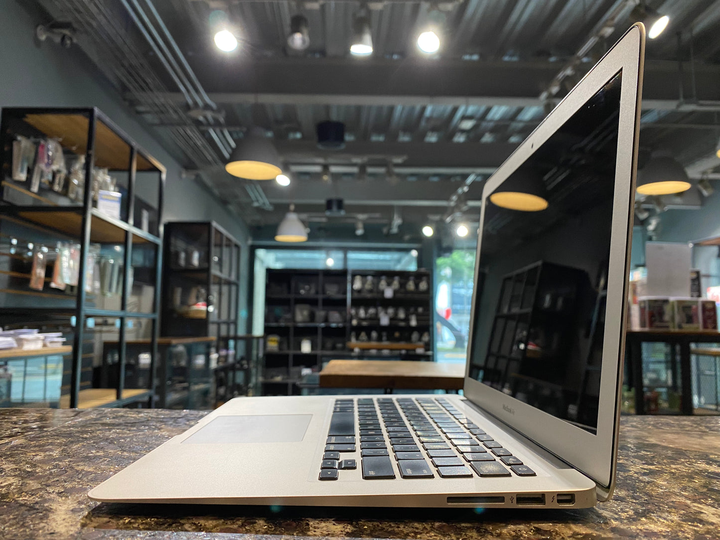MacBook Air 2015 13" 128GB / 4GB (Producto Único)