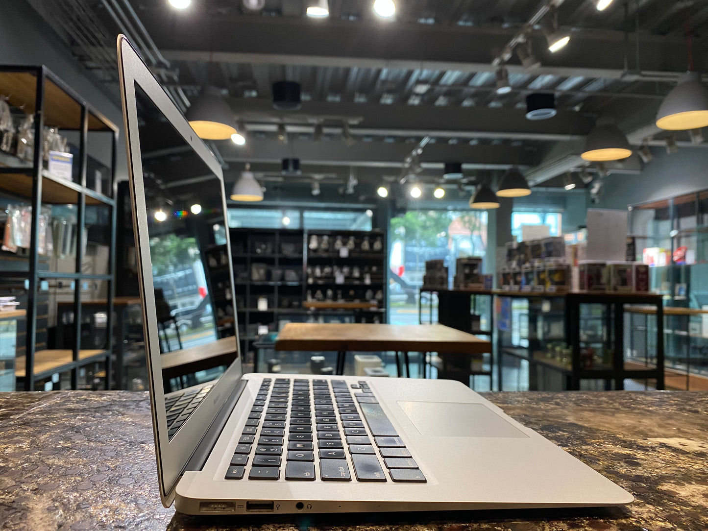 MacBook Air 2015 13" 128GB / 4GB (Producto Único)