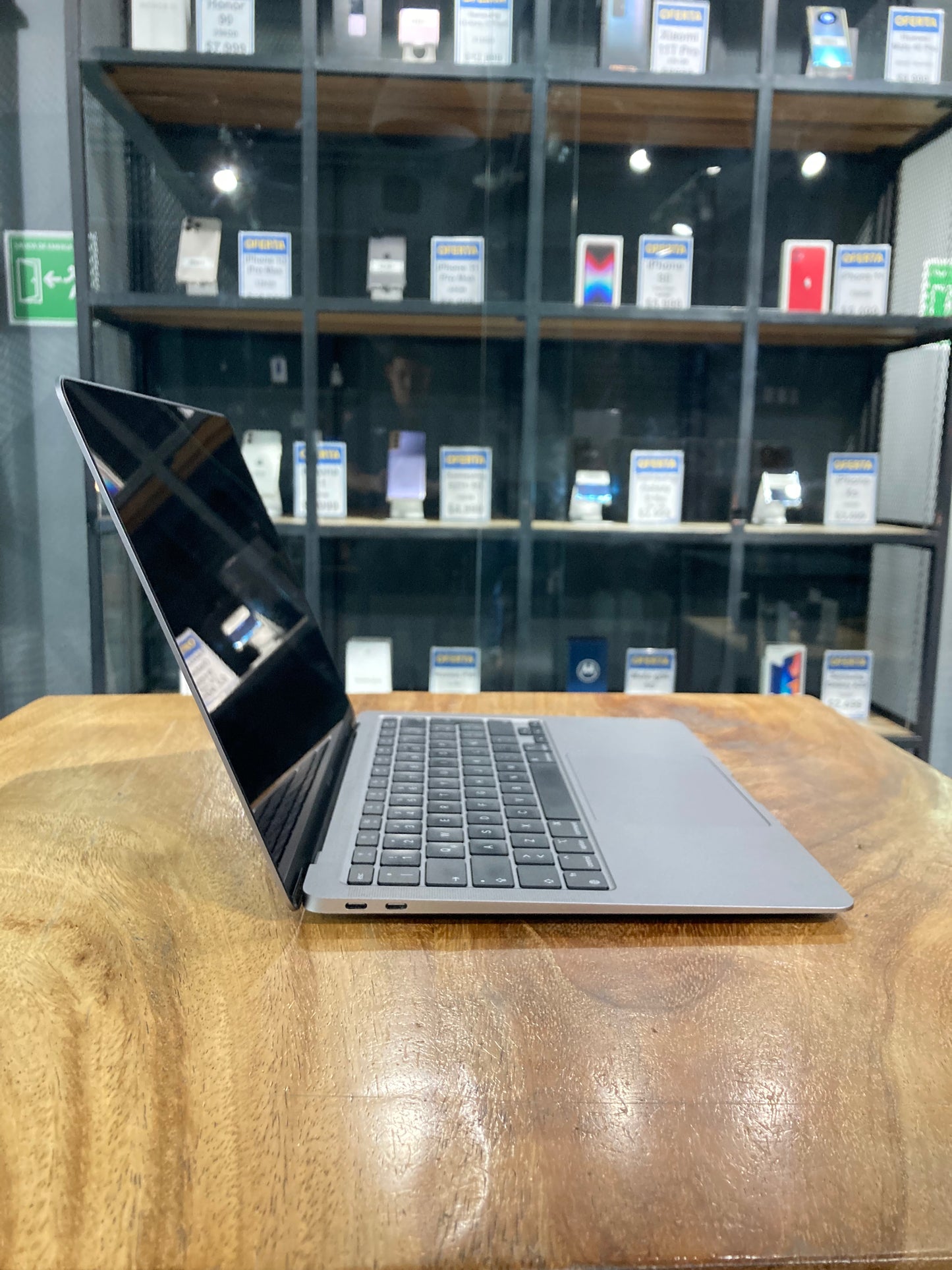 Macbook Air 13" 2020 M1 (Producto Unico)