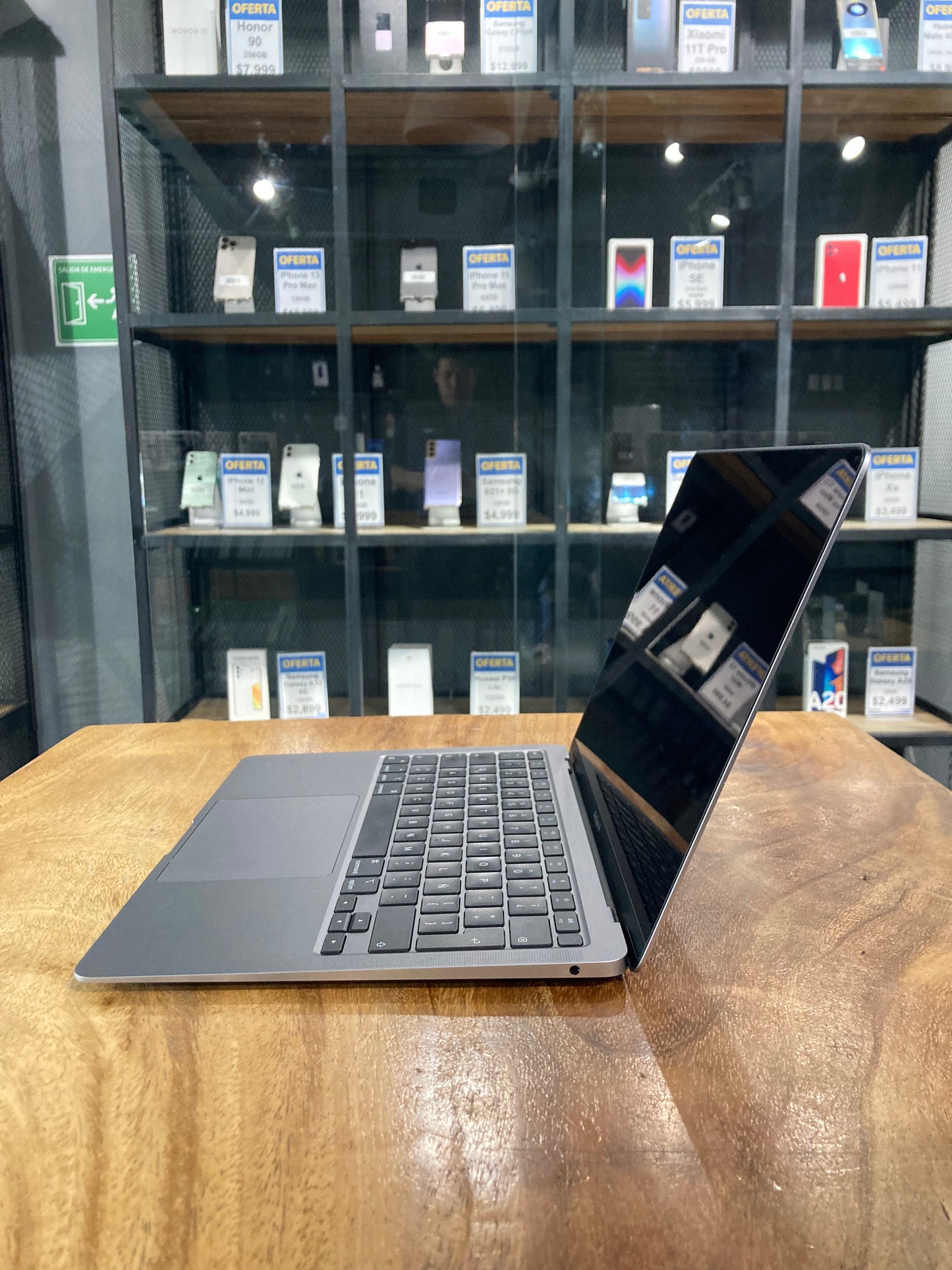 Macbook Air 13" 2020 M1 (Producto Unico)