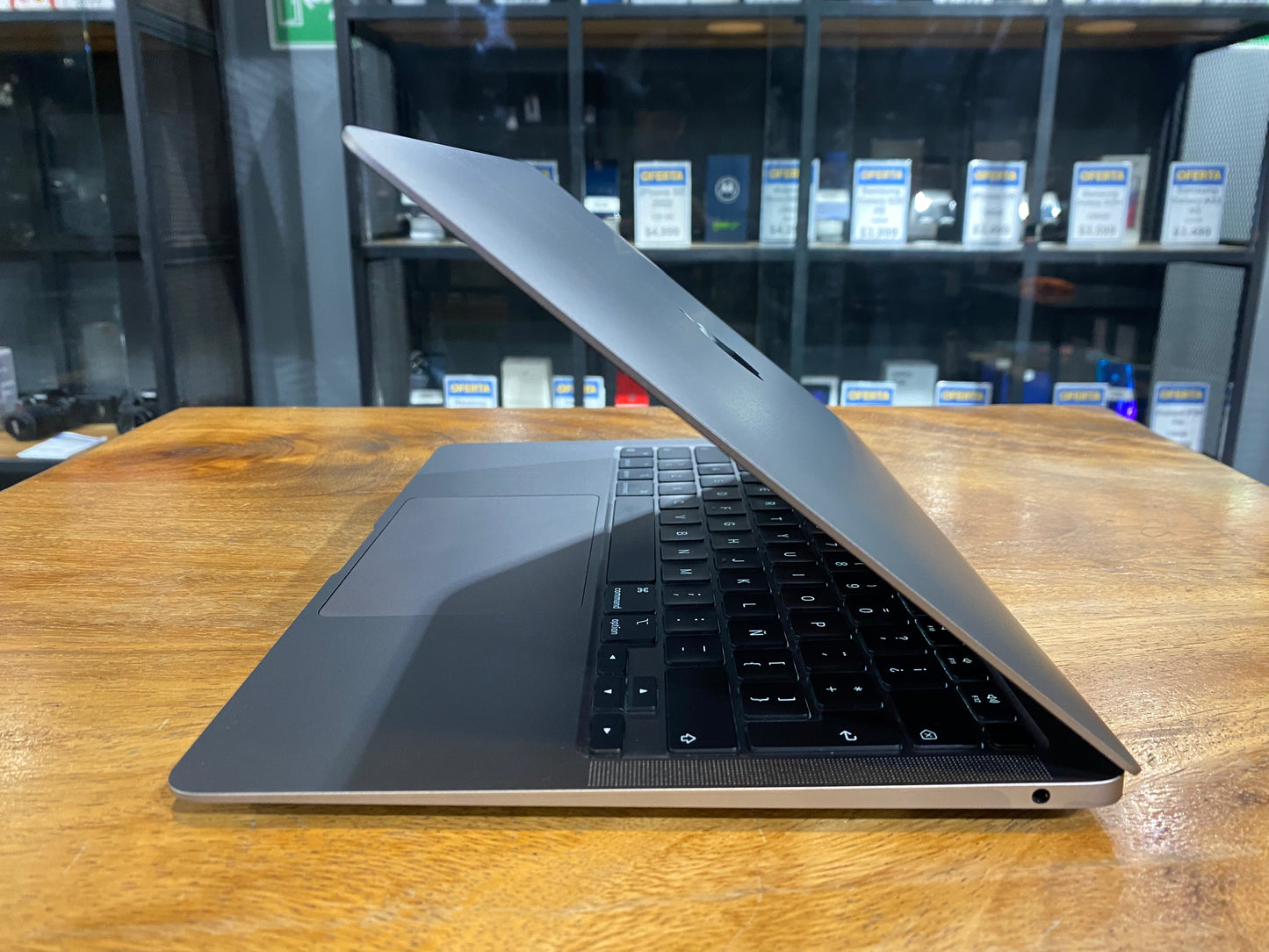 MacBook Air M1 2020 (Producto Único)