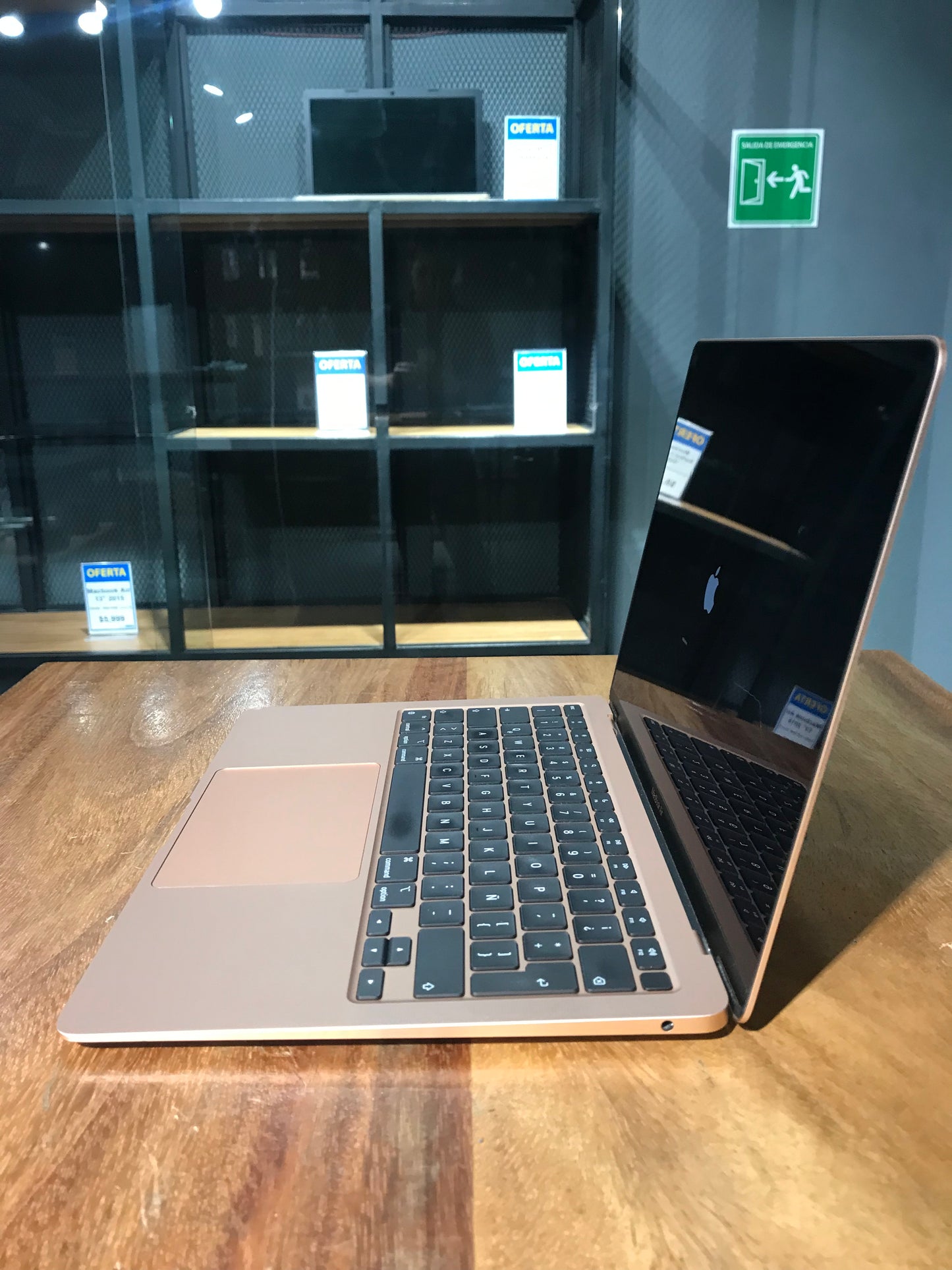 MacBook Air M1 2020 256GB (Producto Único)