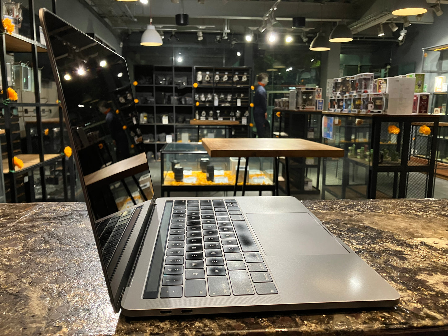 MacBook Pro 13" 2019 TouchBar 128GB / 8GB RAM (Producto Único)