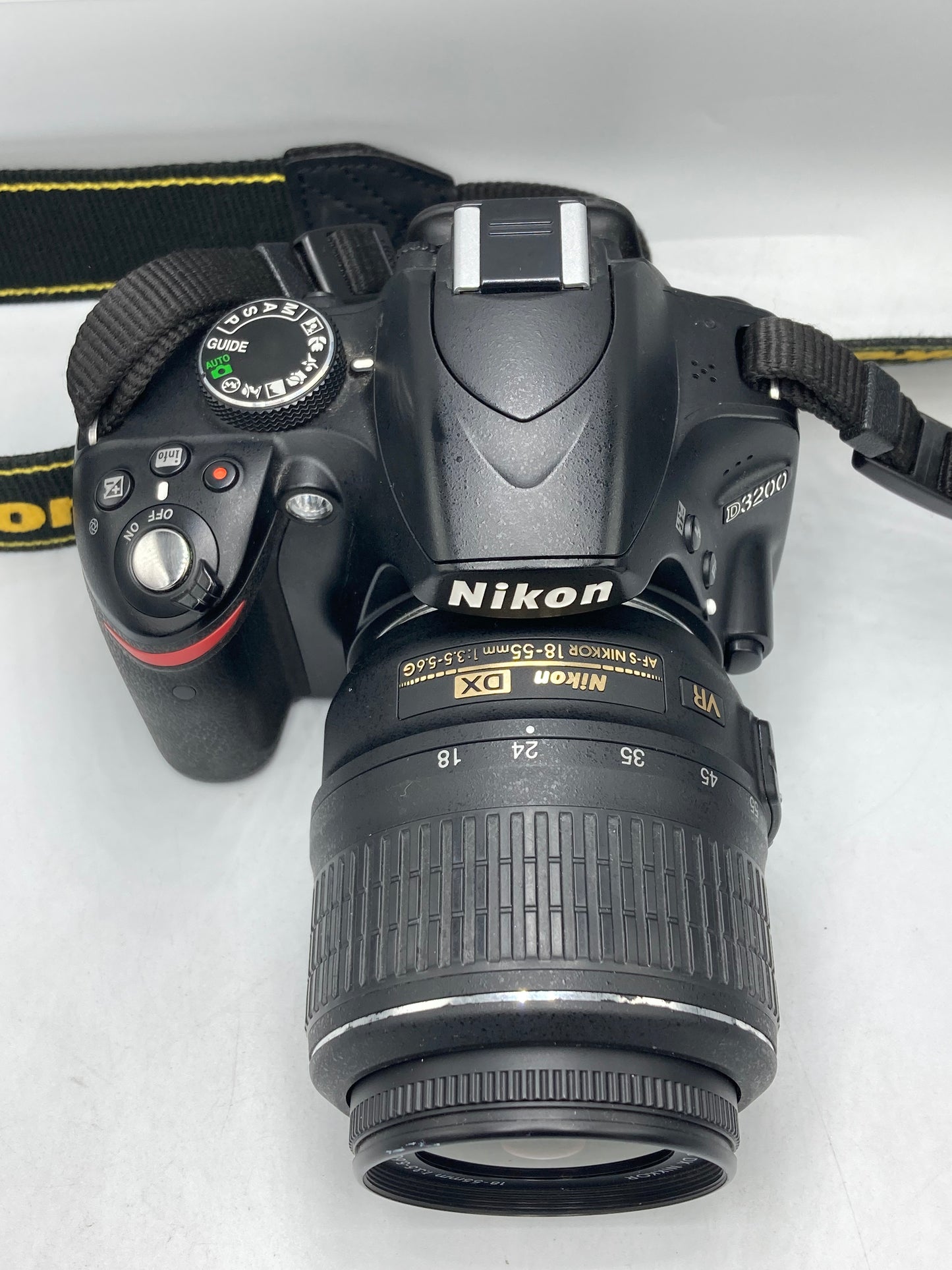 Cámara Nikon D3200 (Producto Único)