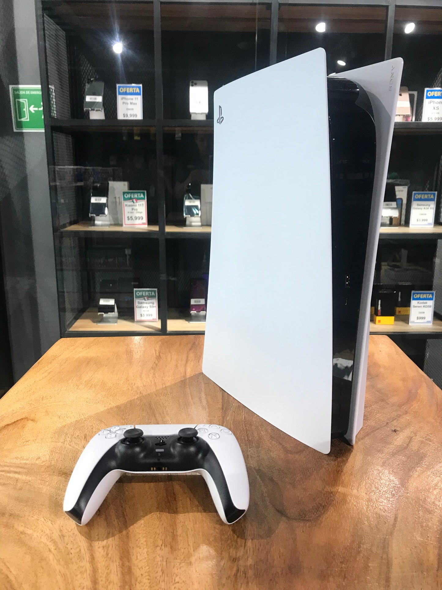 PlayStation 5: Standard Edition 825GB (Producto Unico)