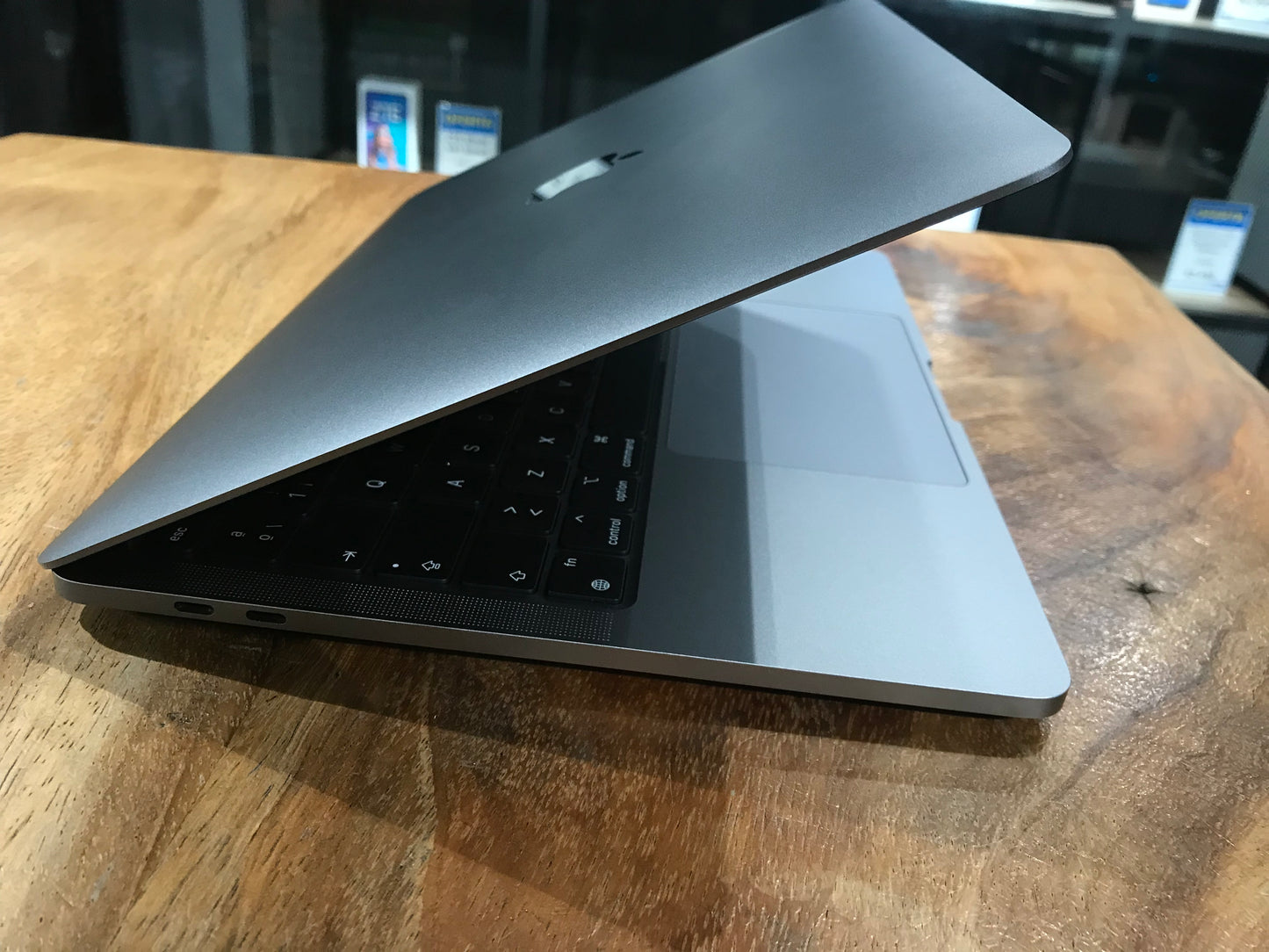 MacBook Pro 13" M1 2020 512GB (Producto Unico)