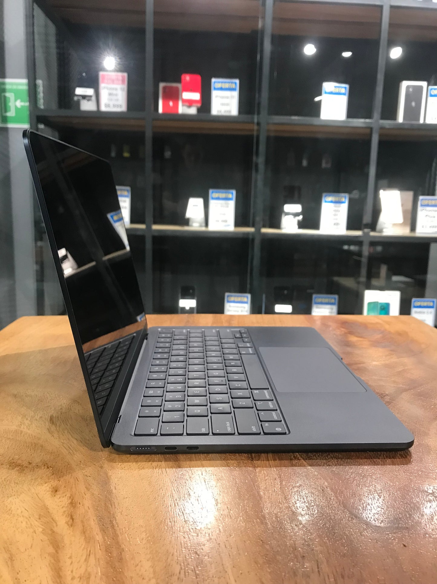 MacBook Air 13" 2022 M2 (Producto Unico)