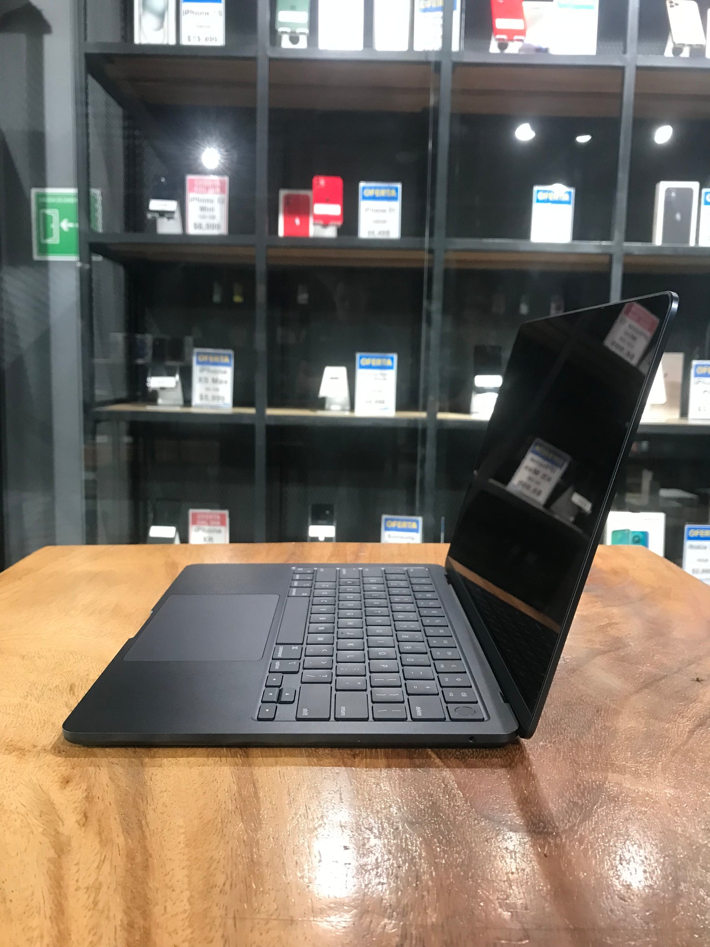 MacBook Air 13" 2022 M2 (Producto Unico)