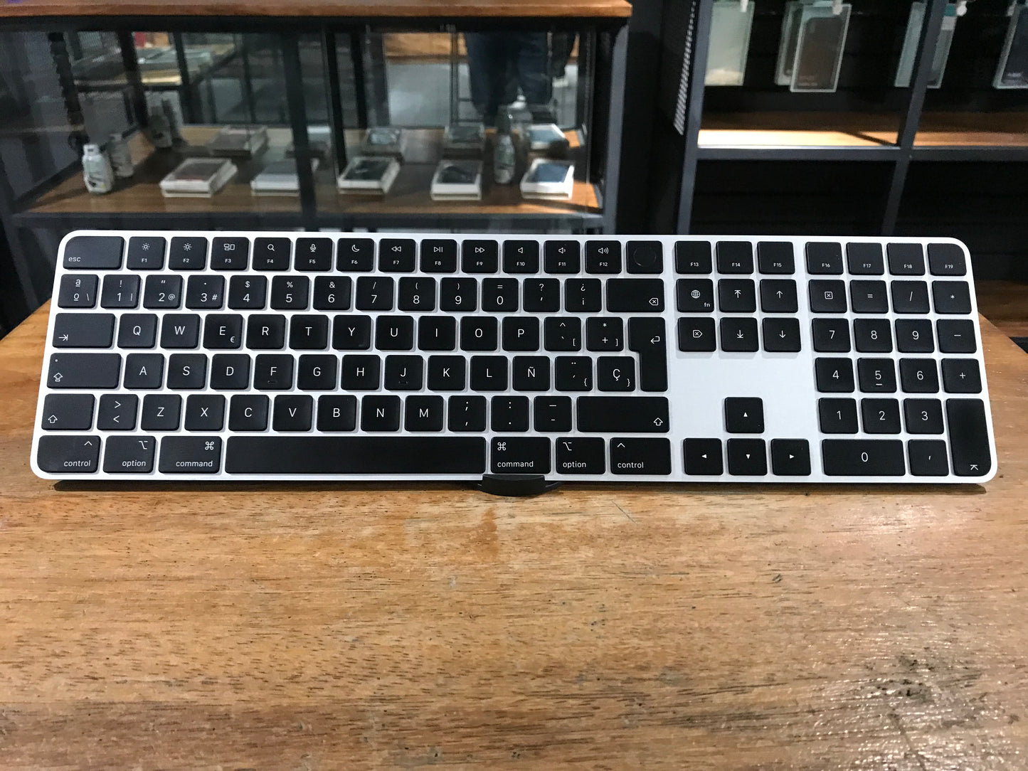 Apple Magic Keyboard with Touch ID (Producto Único)