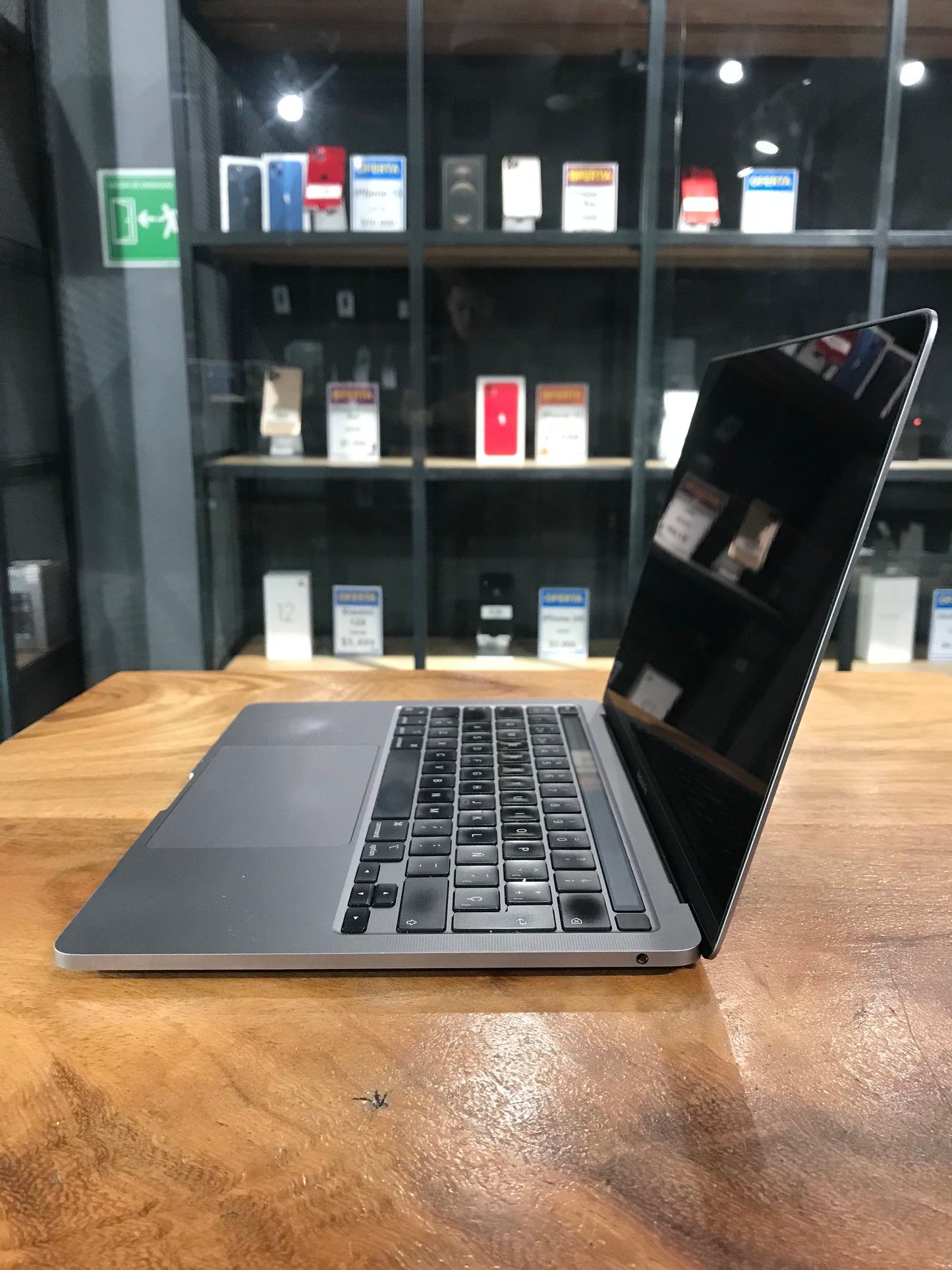 MacBook Pro 13" 2020 M1 (Producto Unico)