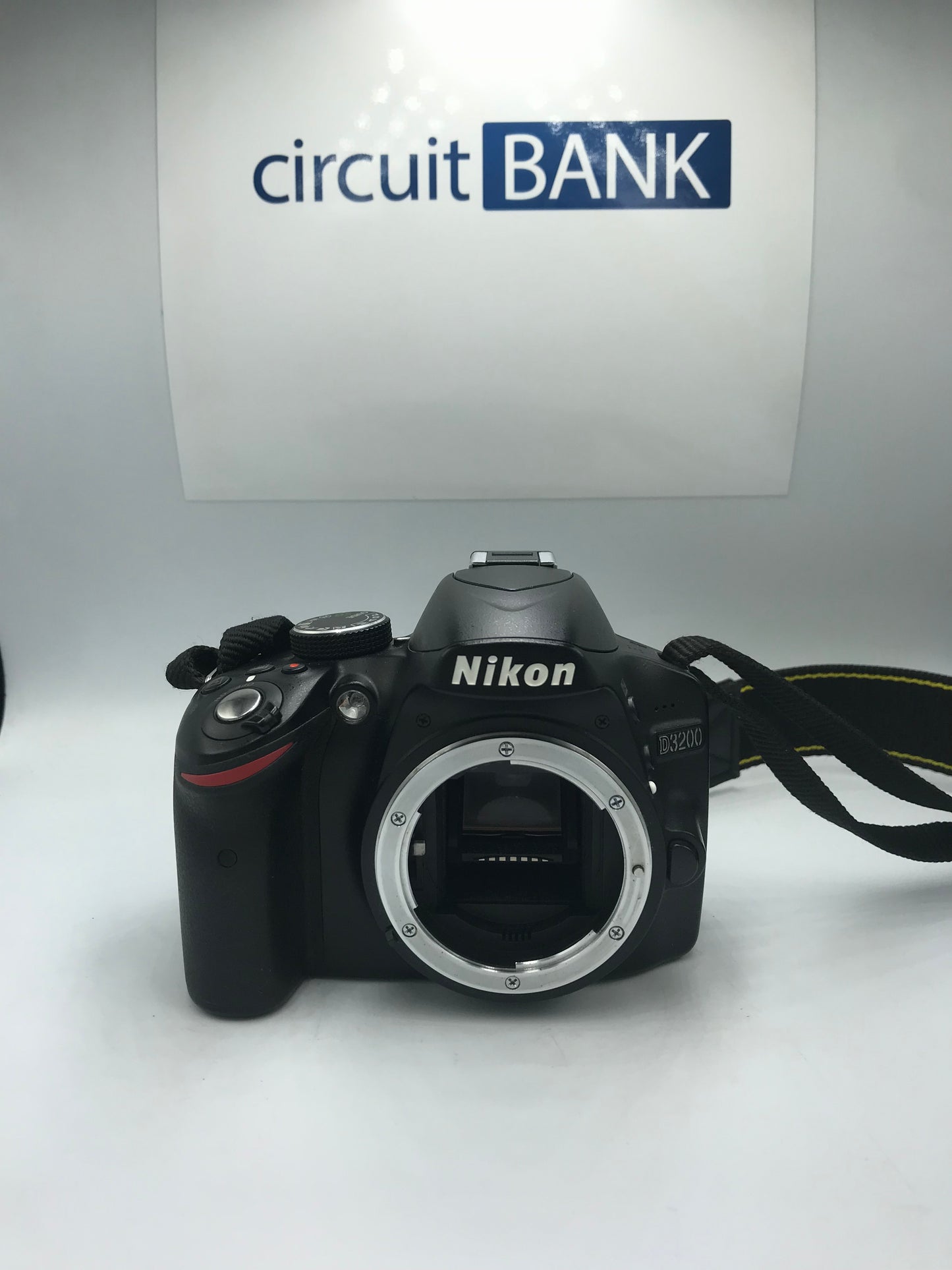 Nikon D3200 + AF-S 18-55mm 1:3.5-5.6G (Producto Unico)