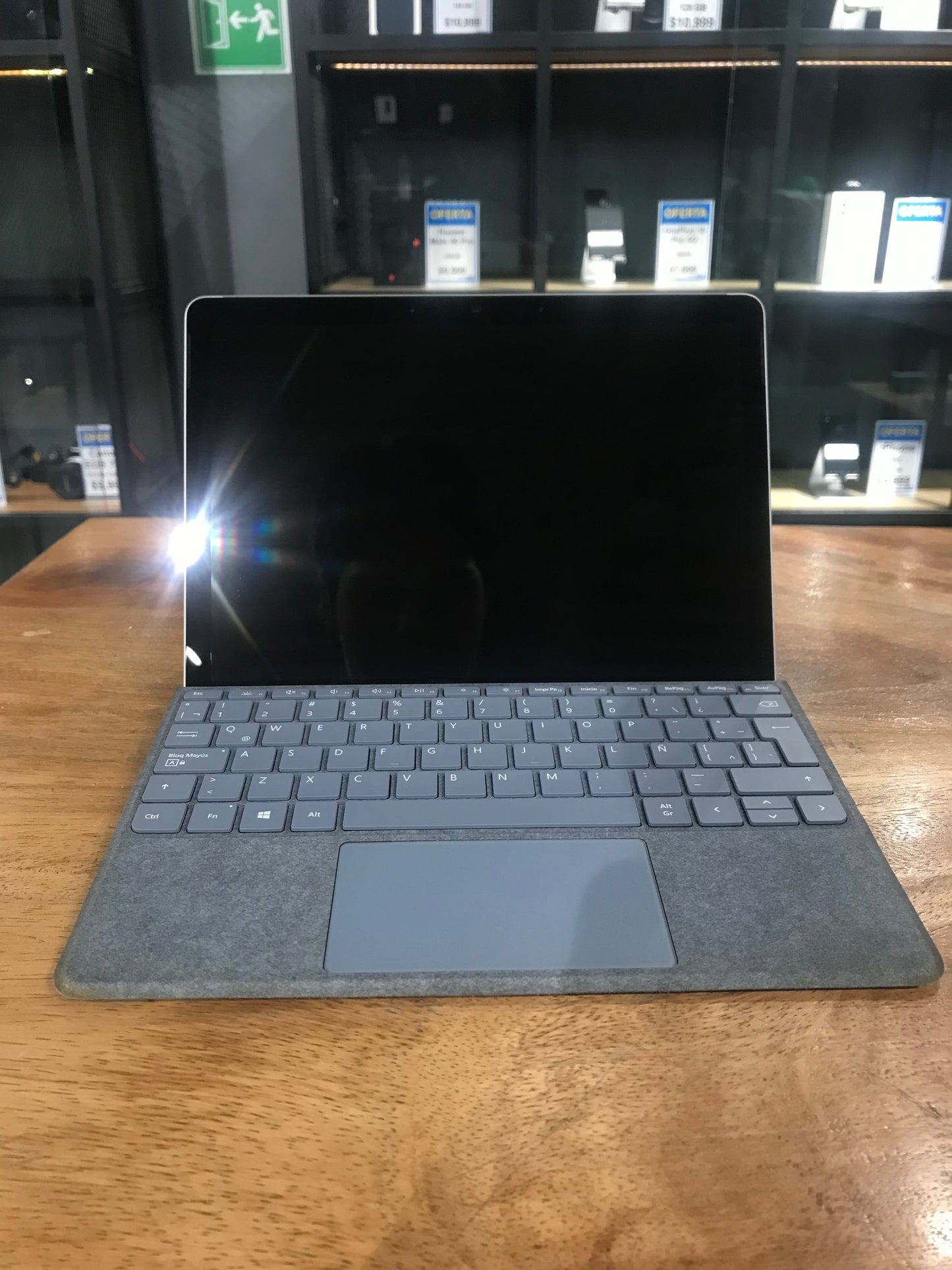 Microsoft Surface Laptop Go 2 (Producto Único)