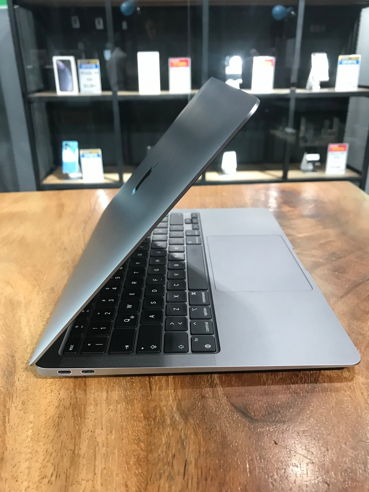 MacBook Air 13" 2020 M1 (Producto Unico)