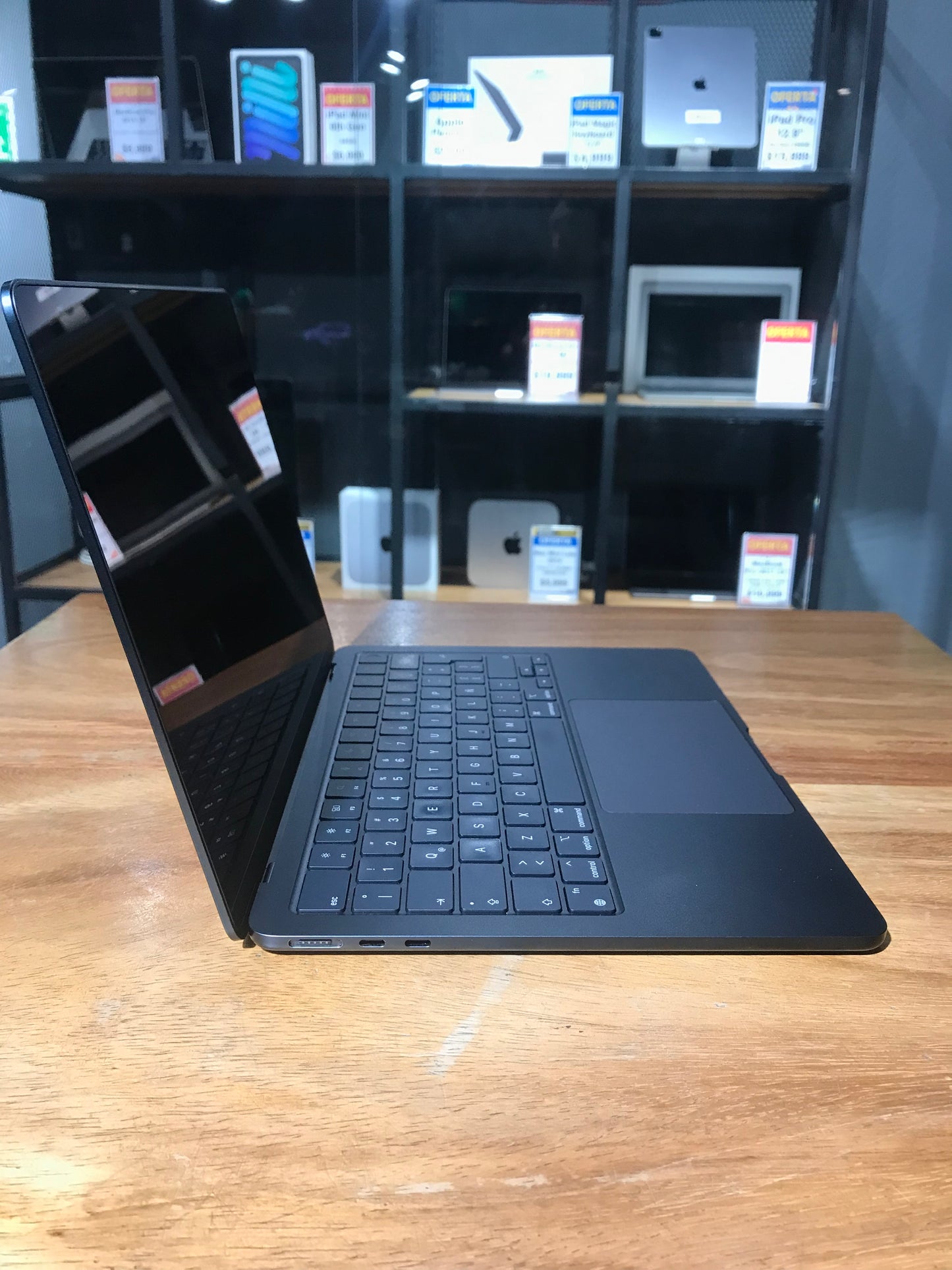 MacBook Air 13" 2022 M2 (Producto Unico)