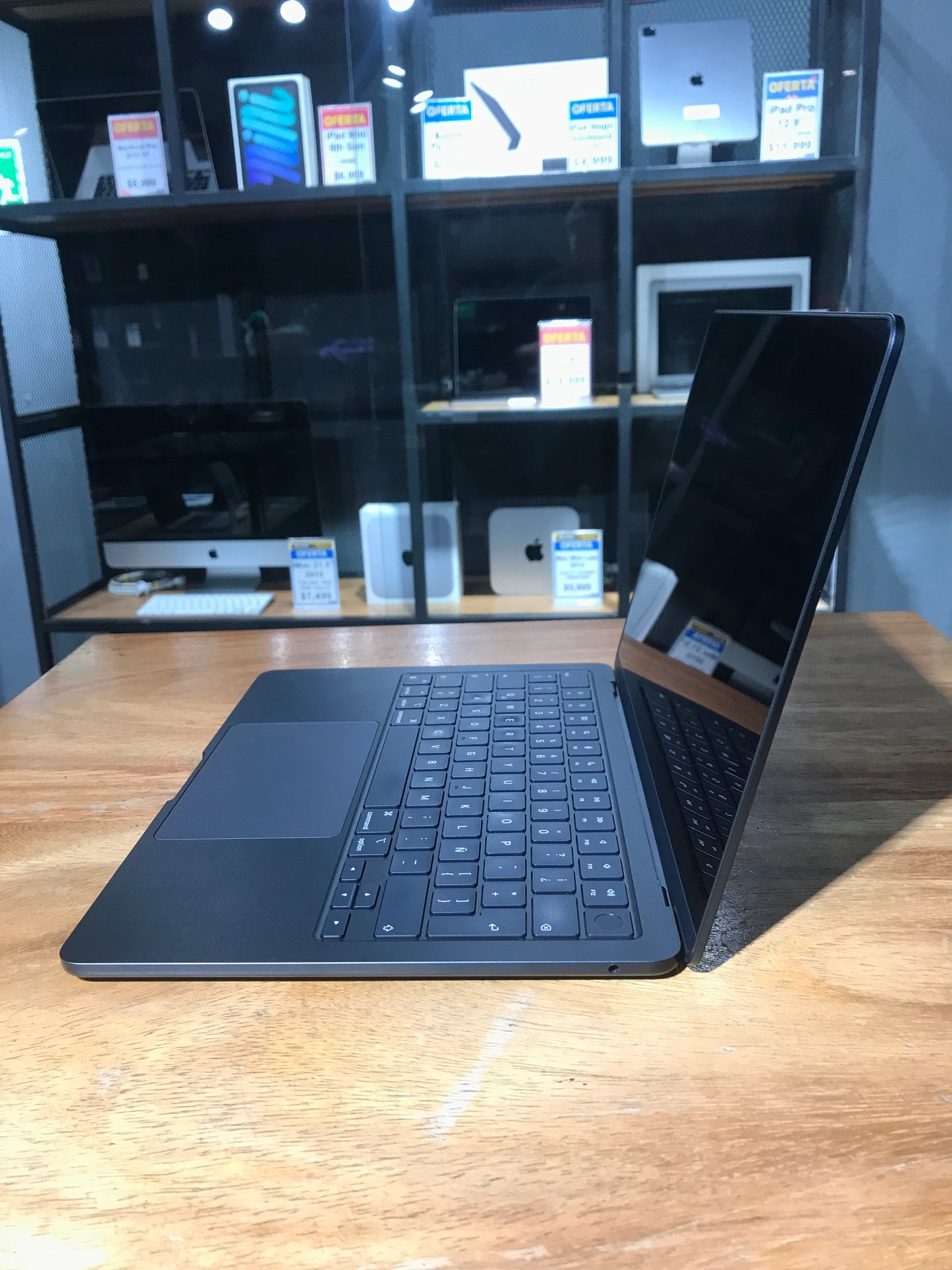 MacBook Air 13" 2022 M2 (Producto Unico)