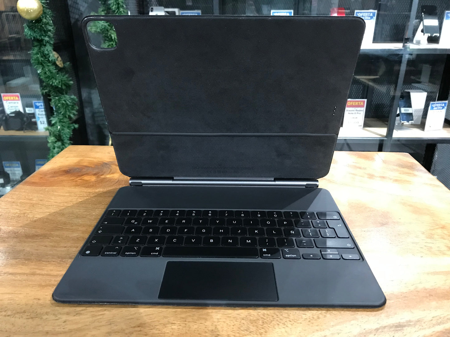 Apple Magic Keyboard  12.9" (Producto Único)